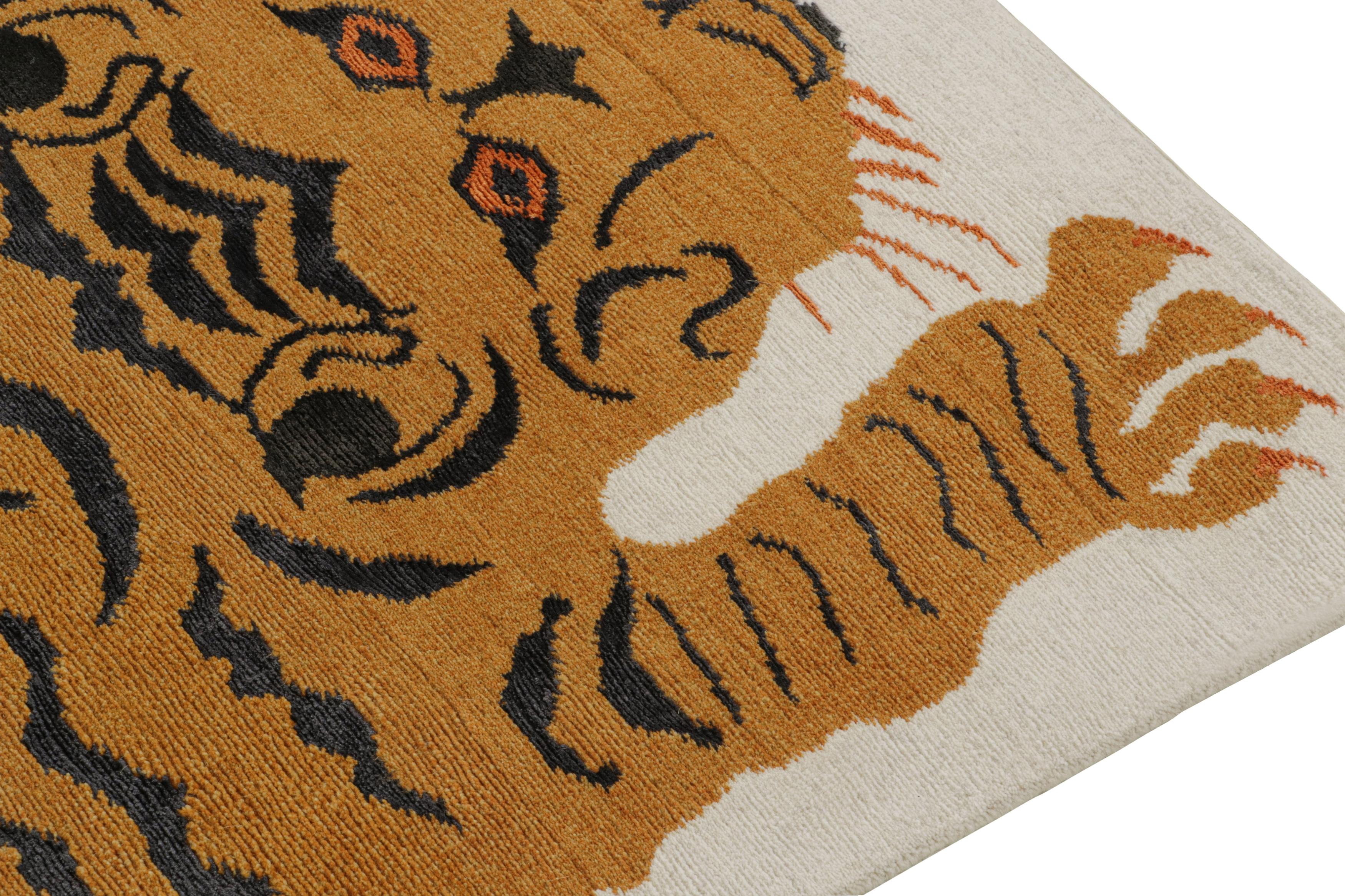 Rug & Kilim’s Tiger-Skin Rug in White with Gold & Black Pictorial In New Condition For Sale In Long Island City, NY