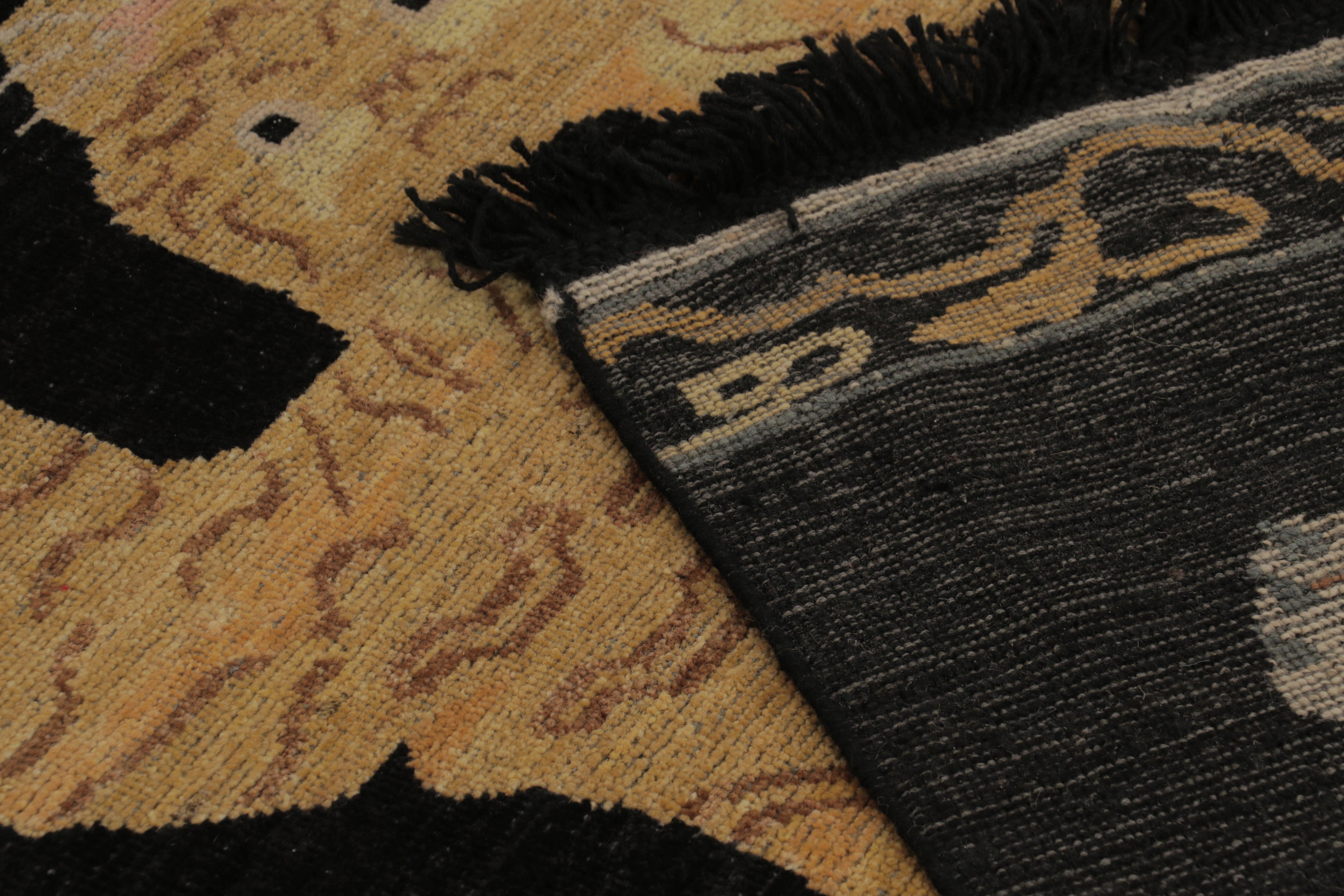 Rug & Kilim's Tigerfell-Teppich, nachtschwarzer Grund mit mythischem Bildmotiv im Angebot 1