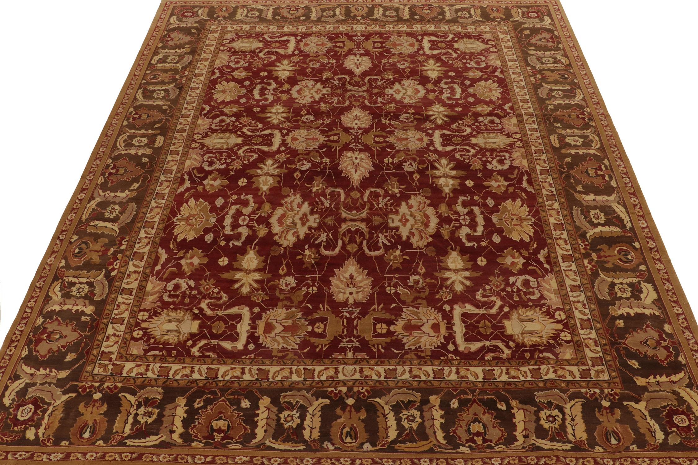Cinese Rug & Kilim è un tappeto tradizionale in stile Agra con motivi floreali rossi, beige e marroni. in vendita