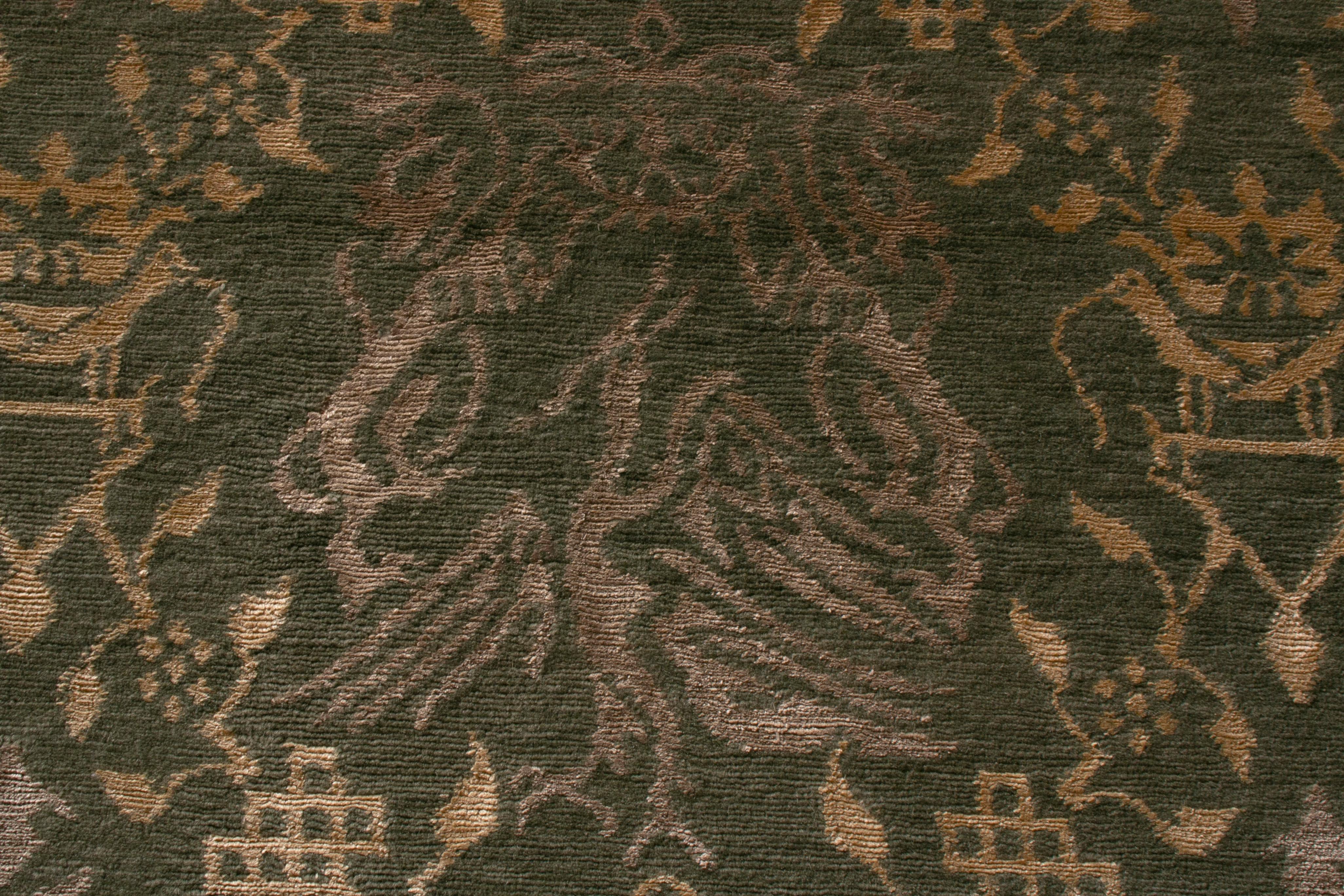 Traditioneller Teppich und Kelim-Teppich im europäischen Stil in Grün und Gold mit Bildmuster (Nepalesisch) im Angebot