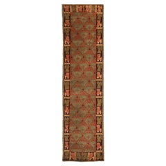Chemin de table traditionnel géométrique en laine verte et rouge de Rug & Kilim - Cortez