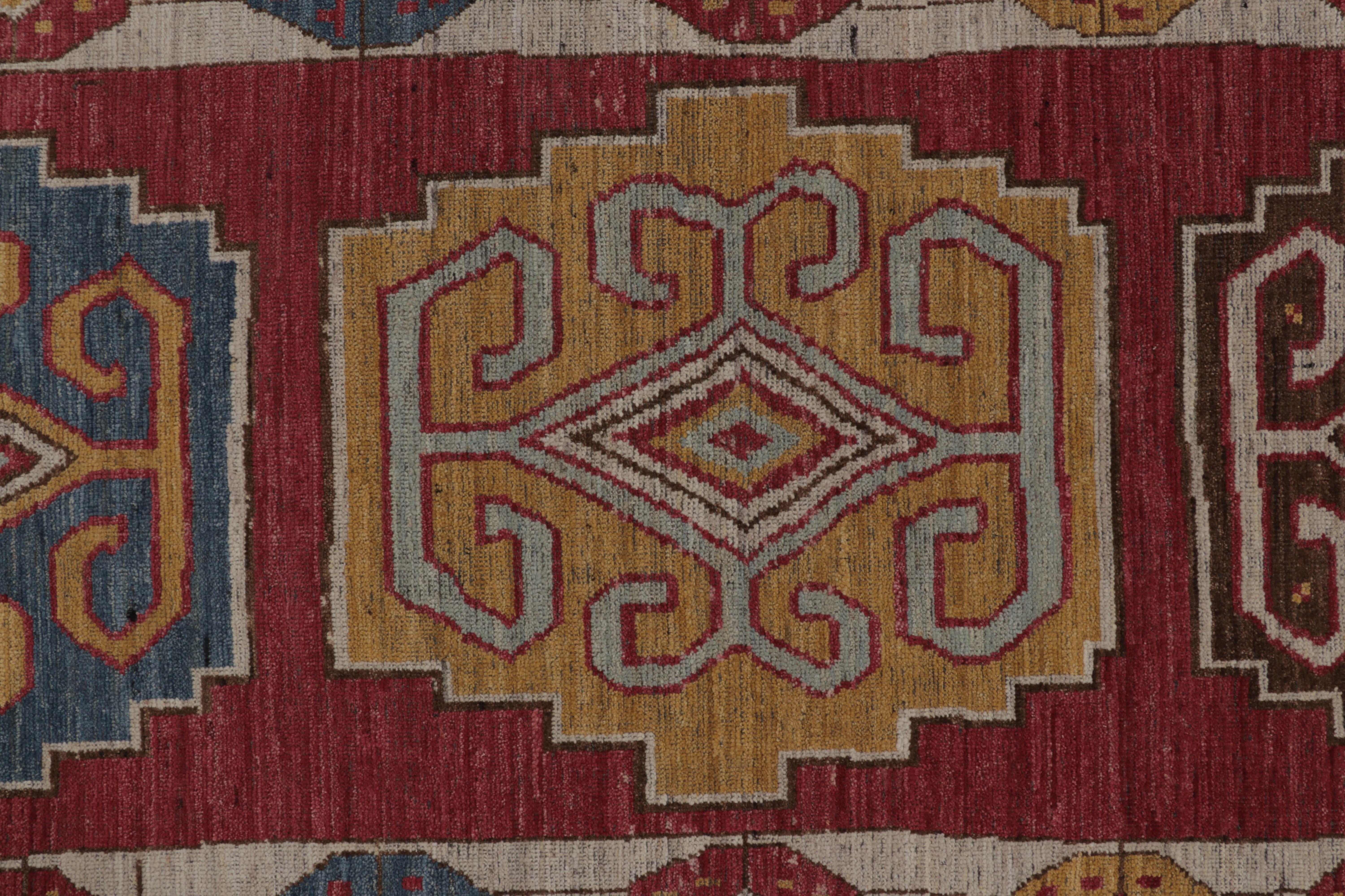 Rug & Kilim's traditioneller Konya inspirierter Läufer mit polychromem Medaillon im Zustand „Neu“ im Angebot in Long Island City, NY