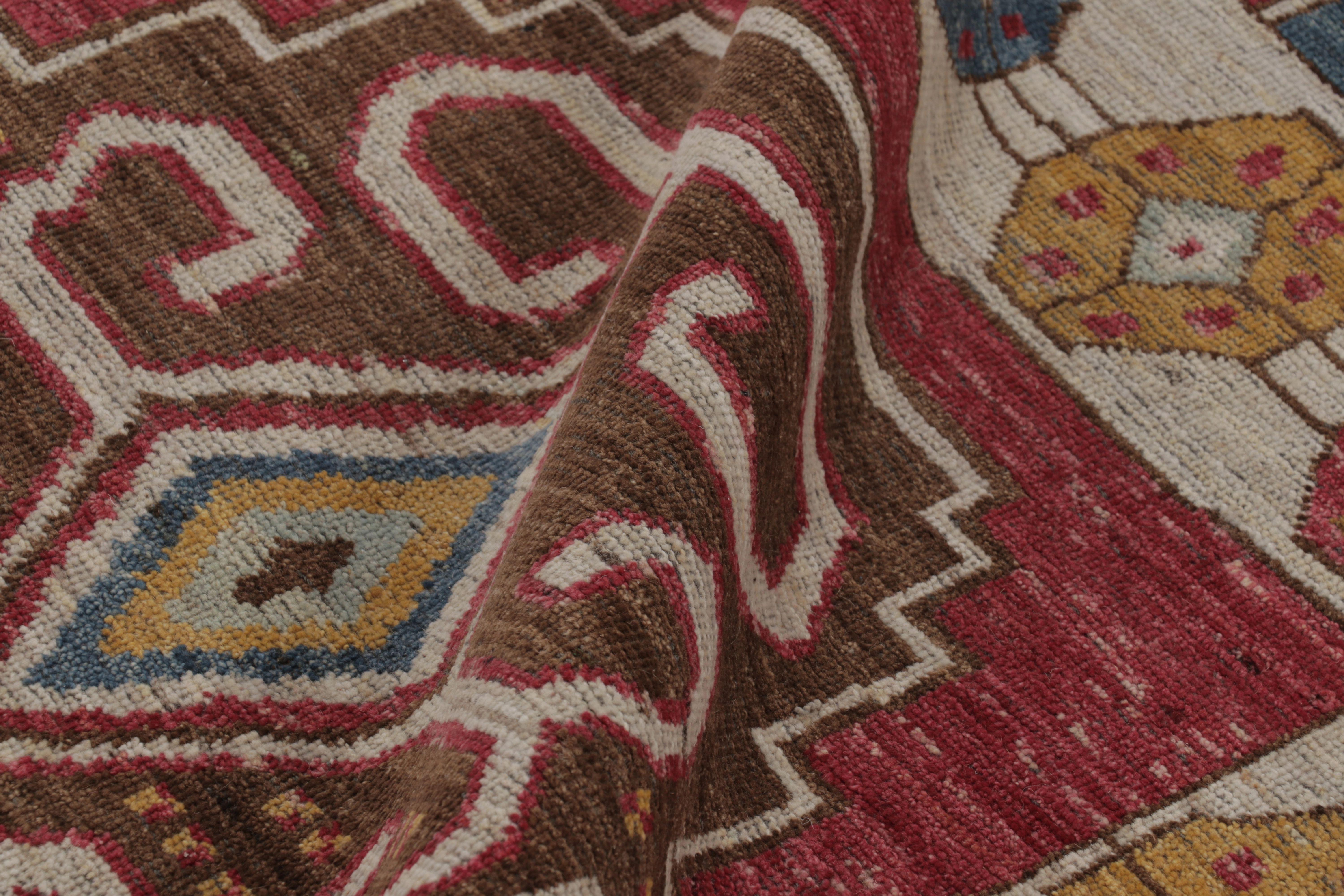 Rug & Kilim's traditioneller Konya inspirierter Läufer mit polychromem Medaillon (Wolle) im Angebot