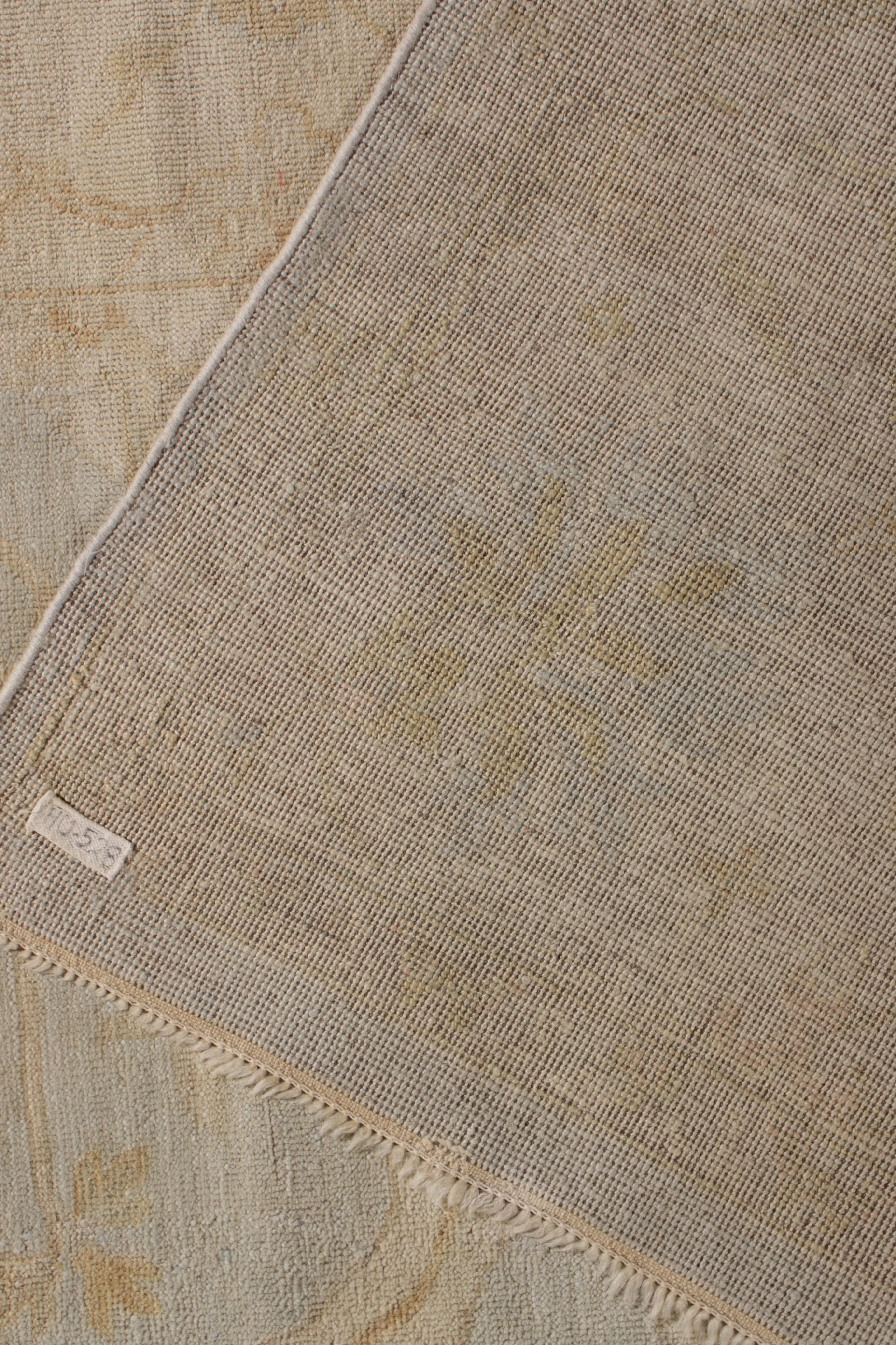 Rug & Kilim: Tappeto di transizione in stile Oushak con motivo floreale beige e blu In condizioni Nuovo in vendita a Long Island City, NY