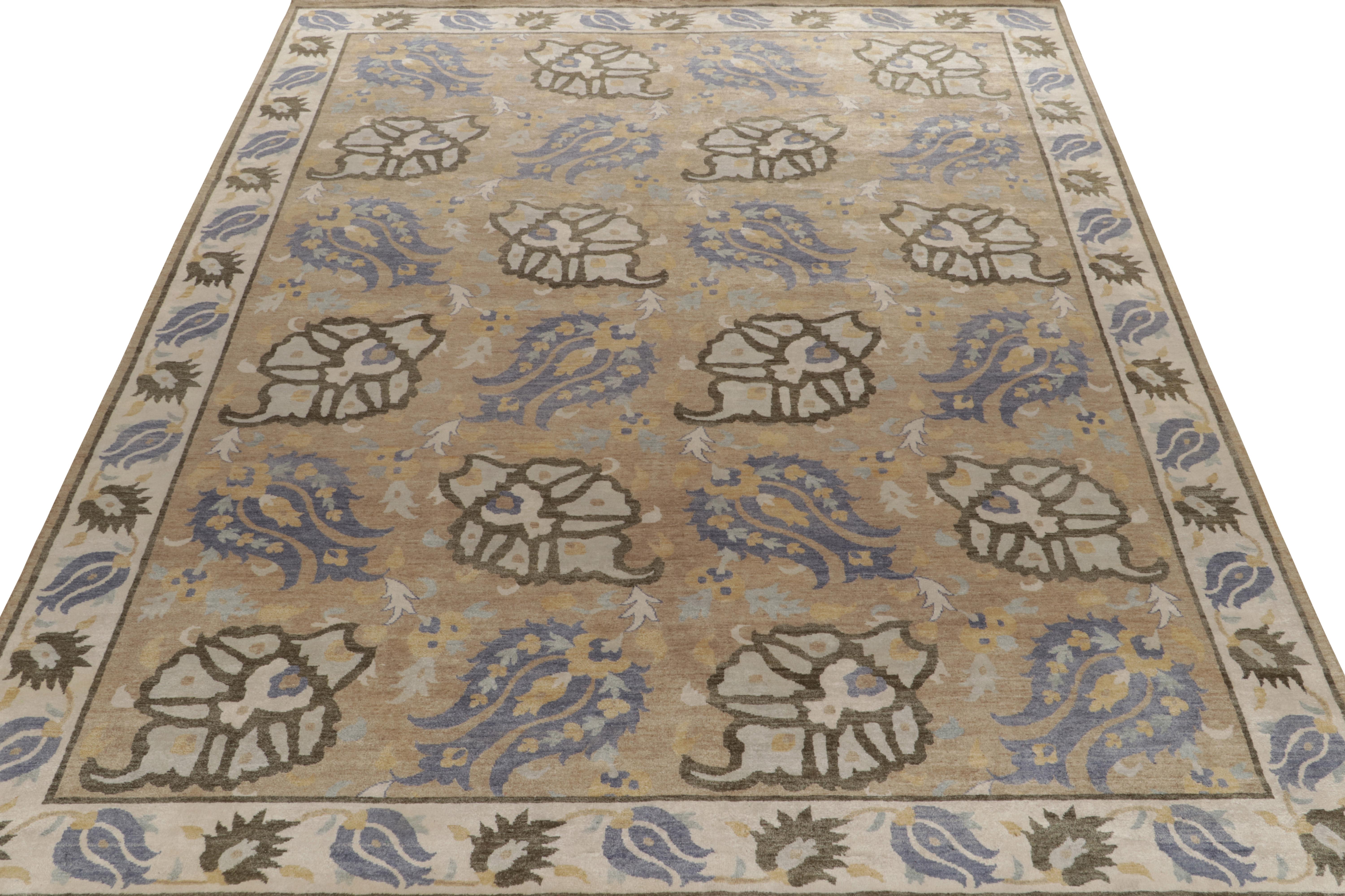 Rug & Kilim's Transitional Rug in Beige-Braun & Blau mit Blumenmustern (Indisch) im Angebot