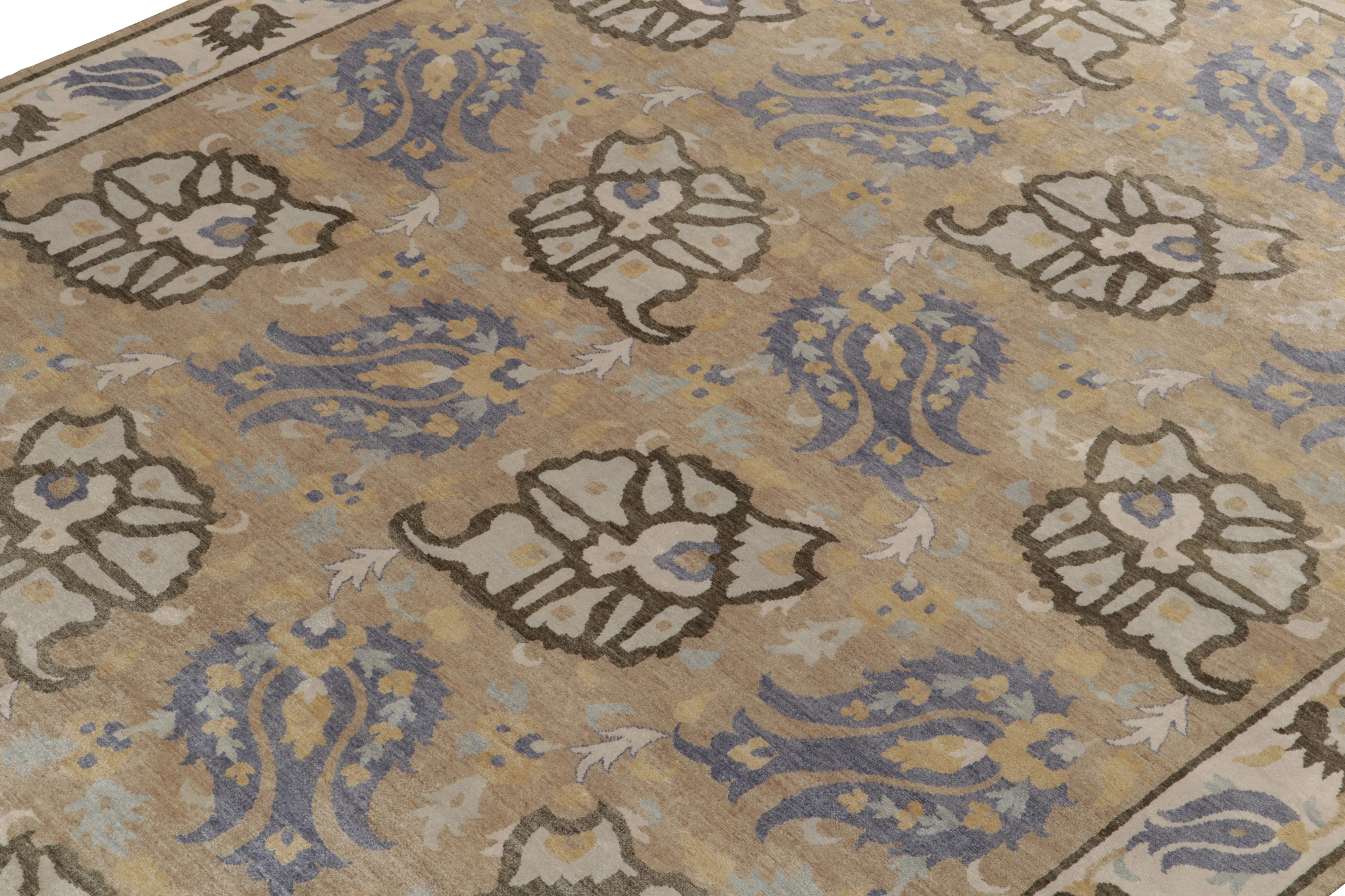 Rug & Kilim's Transitional Rug in Beige-Braun & Blau mit Blumenmustern (Handgeknüpft) im Angebot
