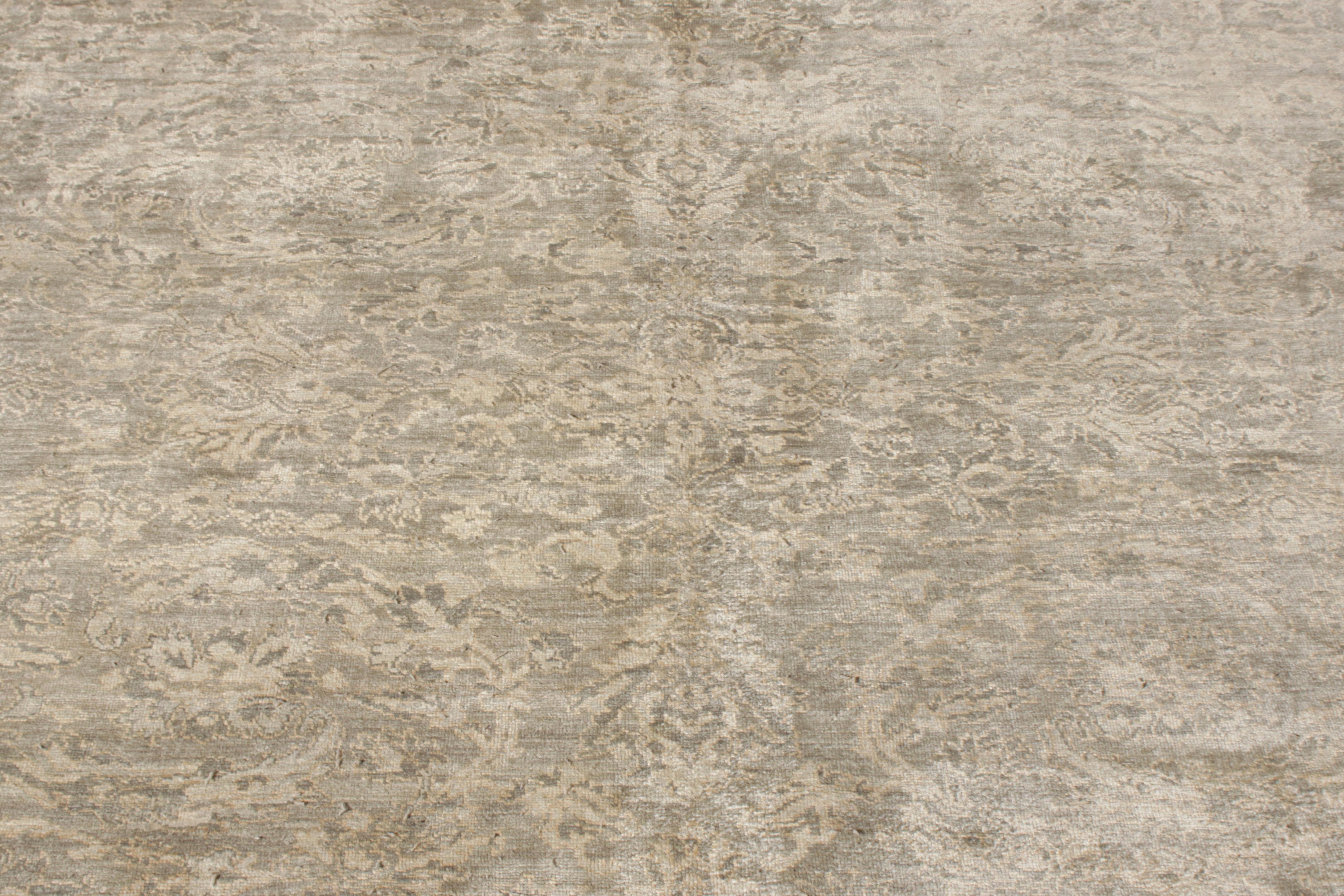 Indiano Rug & Kilim è un tappeto in stile transitorio con un motivo floreale grigio, beige e marrone. in vendita