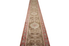 Rug & Kilim's Transitional Style Rug in Beige-Brown and Red Medallion Pattern (Tapis de style transitionnel à motifs de médaillons beige, marron et rouge)
