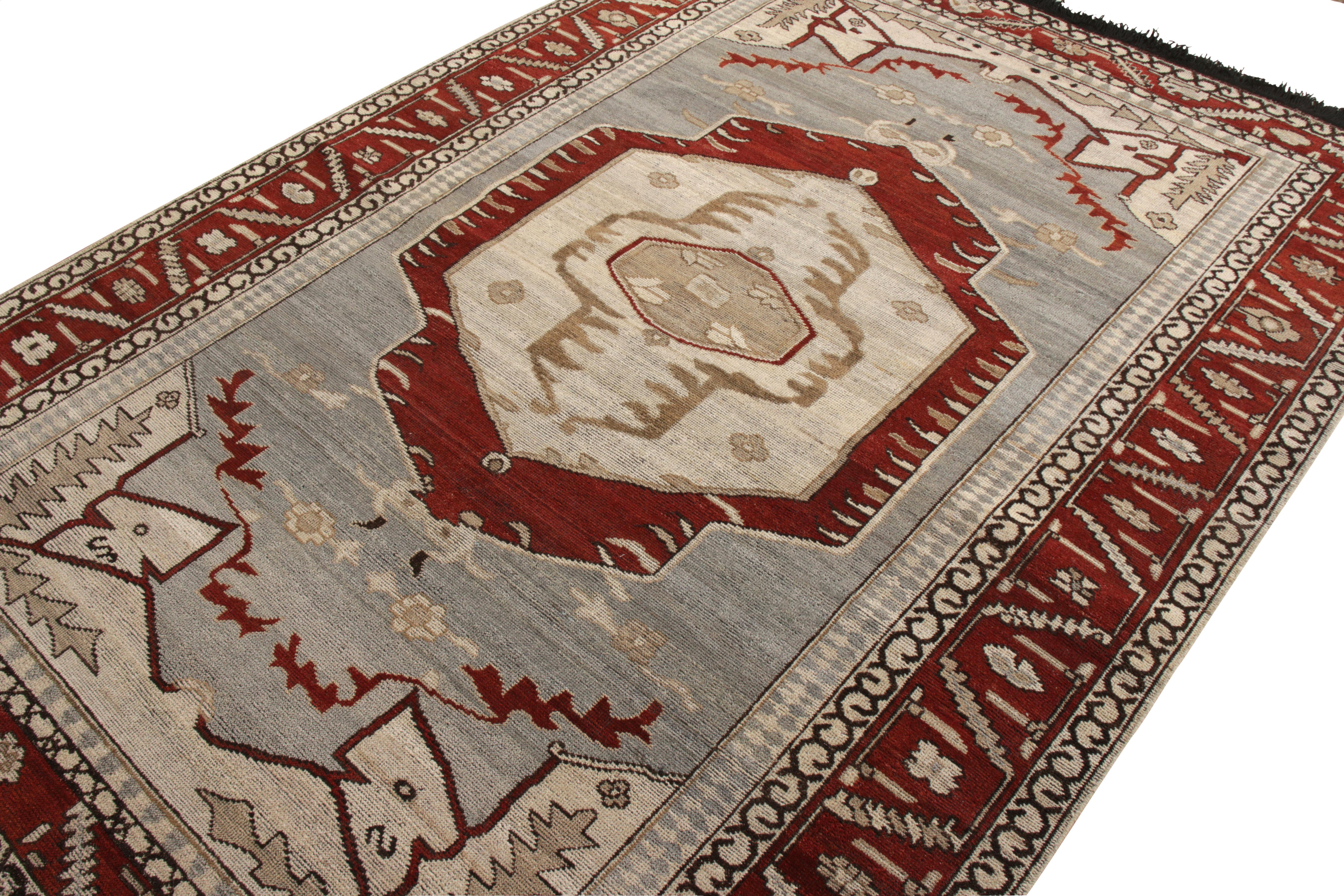 Rug & Kilim's Transitional Style Teppich mit blauem und rotem Medaillon-Muster (Sonstiges) im Angebot