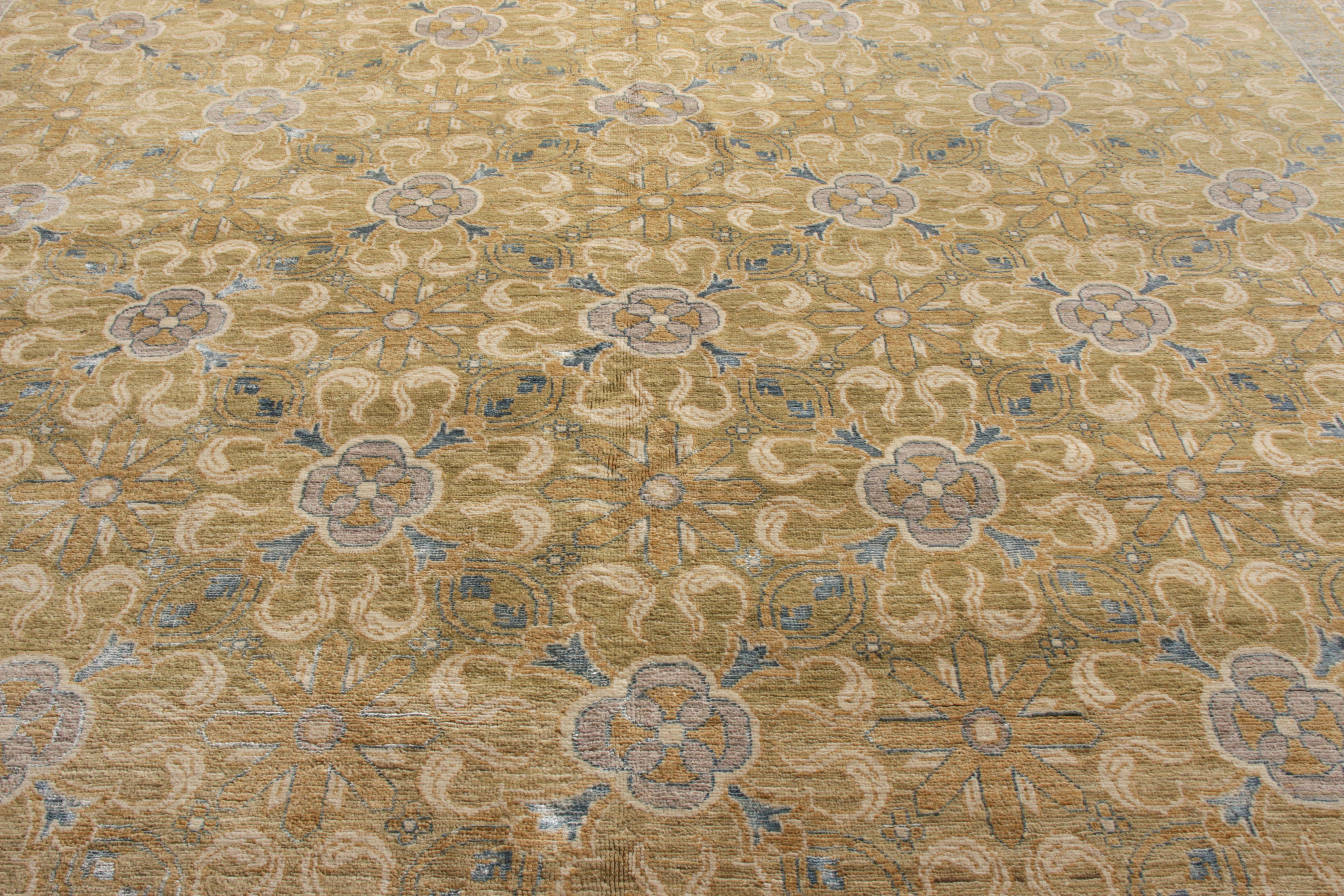 Rug & Kilim's Transitional Style Teppich in Blau, Beige-Braun mit Blumenmuster (Indisch) im Angebot