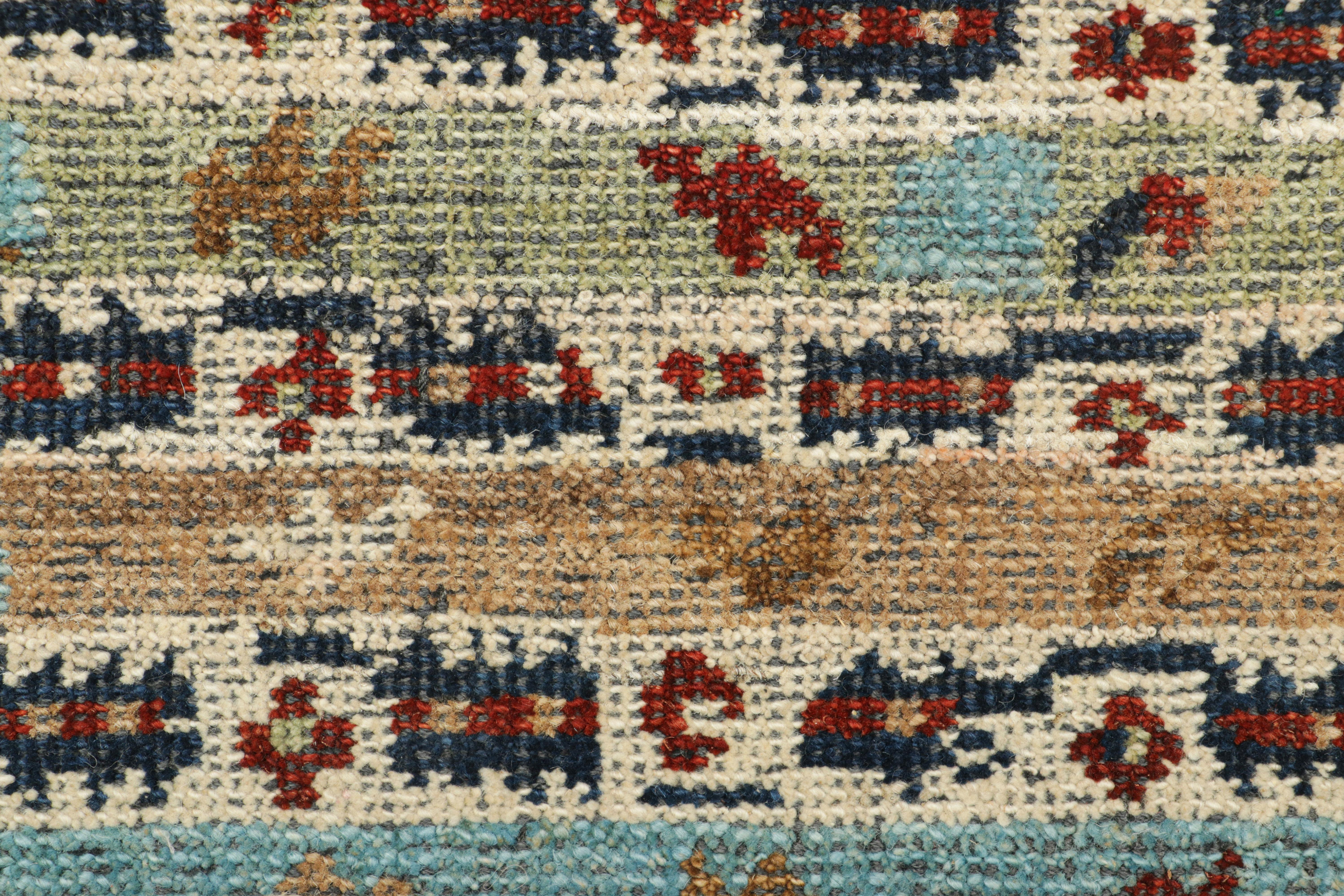 Indiano Campione di tappeto tribale personalizzato Rug & Kilim in beige con motivi multicolore in vendita