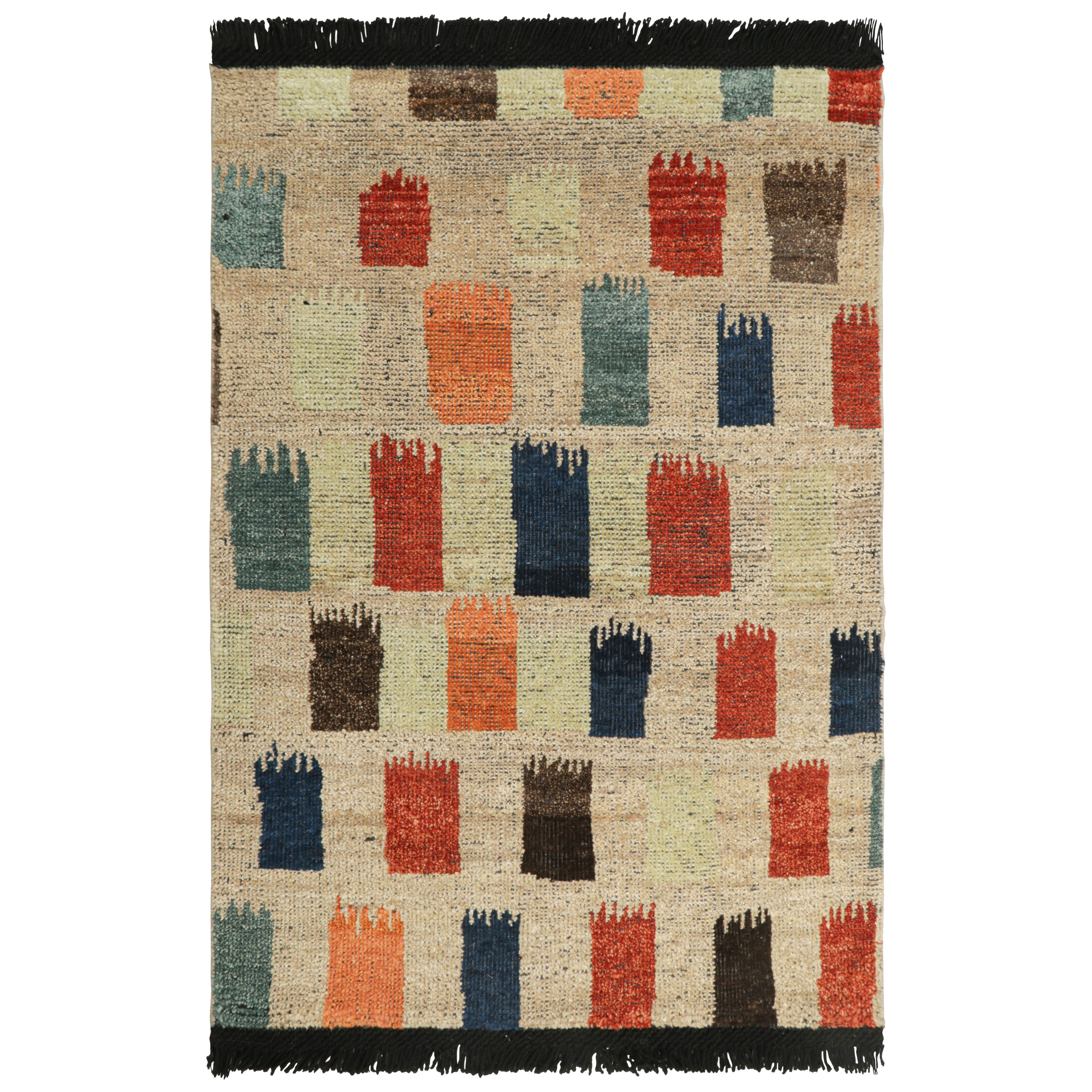 Campione di tappeto tribale personalizzato Rug & Kilim in beige con motivi multicolore
