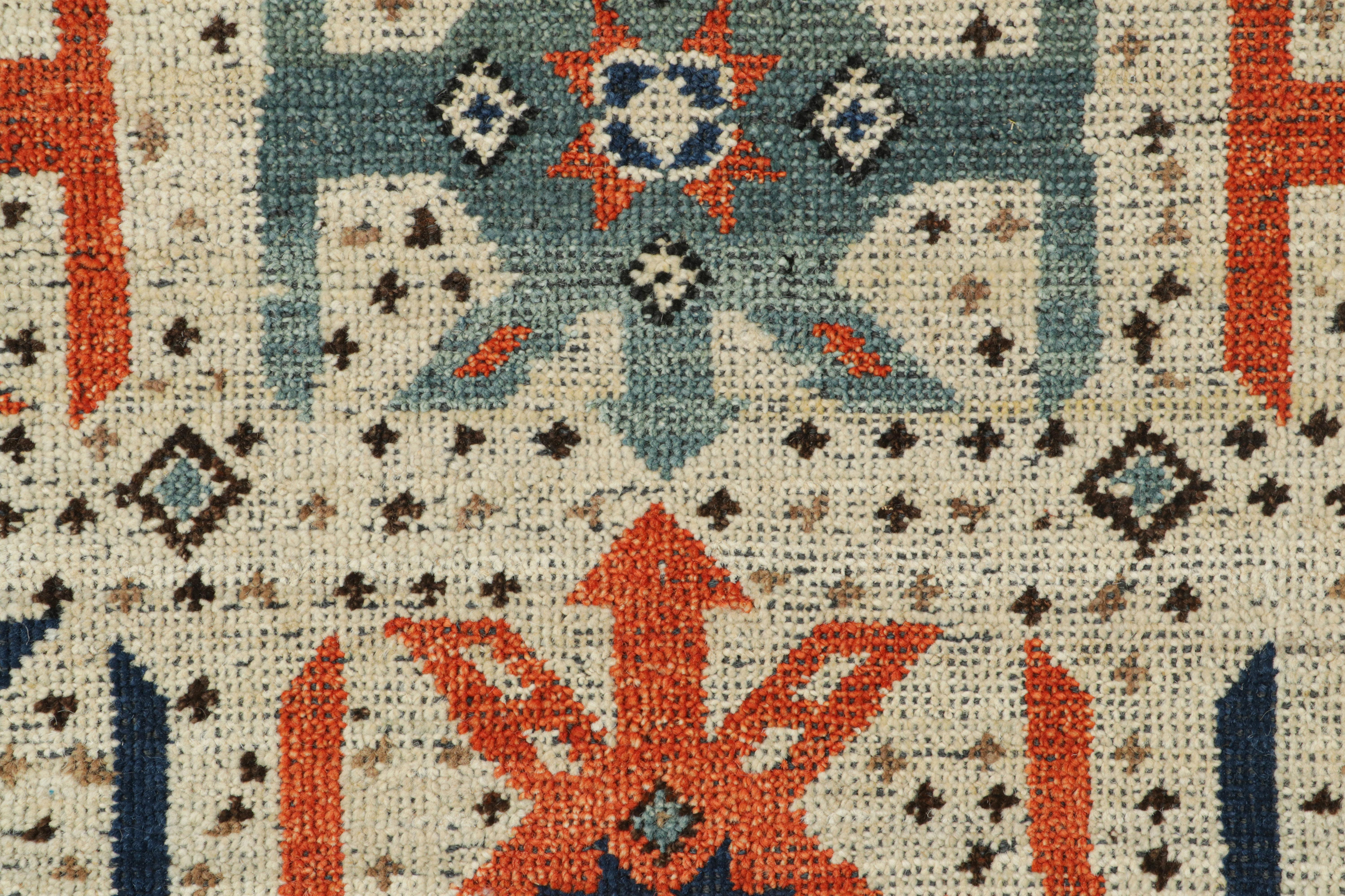 Indien Rug & Kilim's Tribal Custom Rug Sample with Orange and Blue Geometric Patterns (échantillon de tapis tribal personnalisé avec des motifs géométriques orange et bleus) en vente