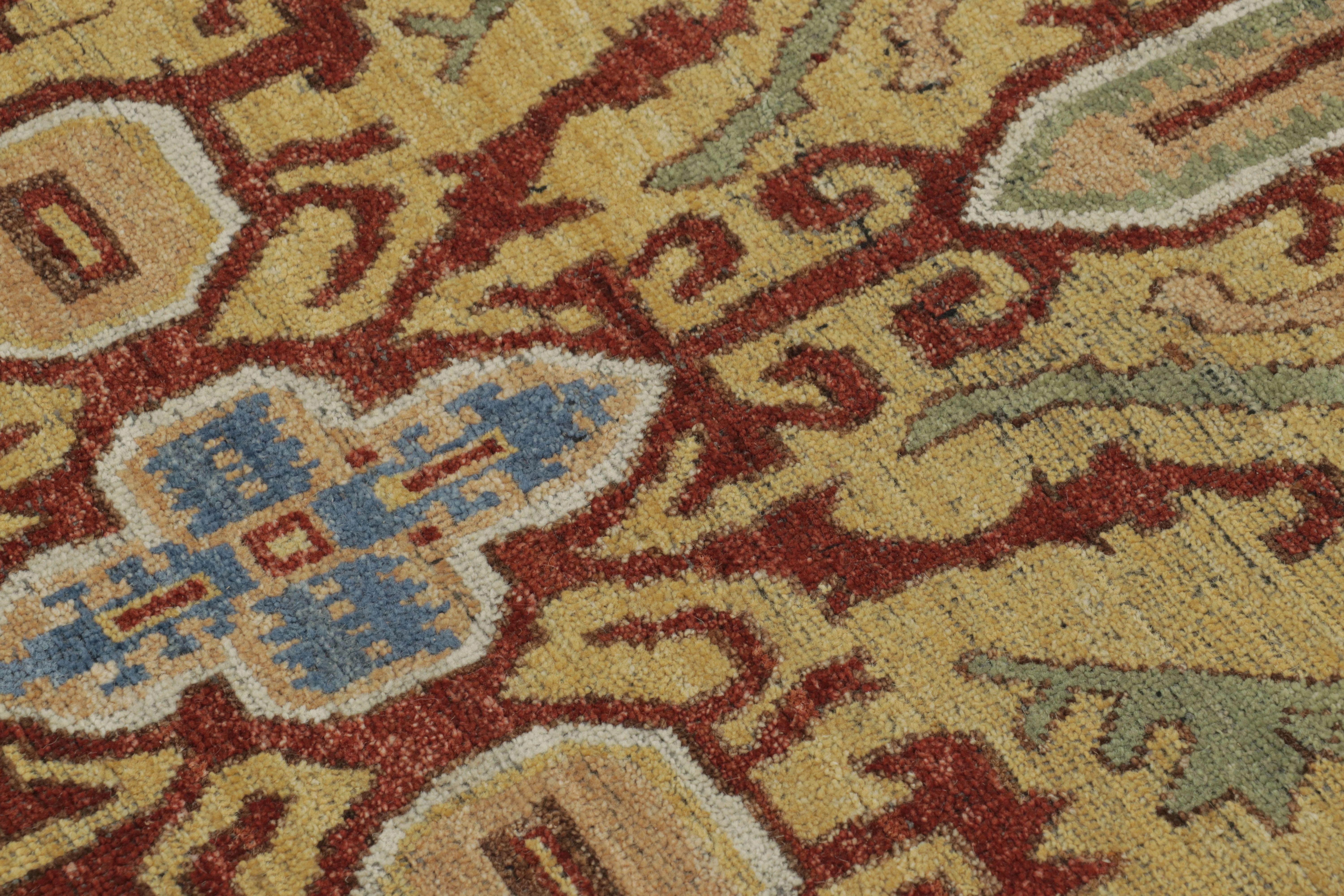 Indien Tapis d'inspiration tribale de Rug & Kilim, or avec médaillon et motifs traditionnels audacieux en vente