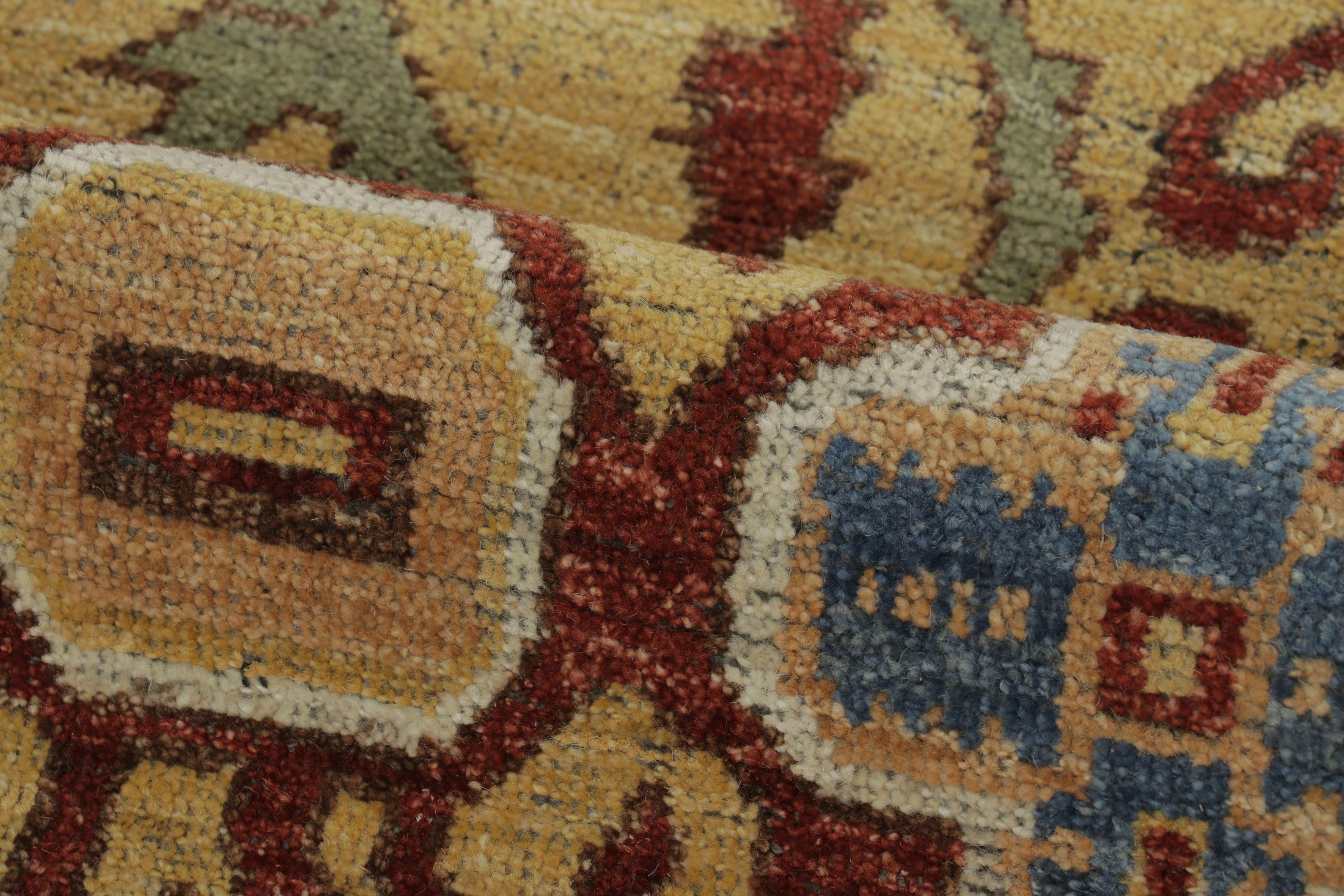 Tapis d'inspiration tribale de Rug & Kilim, or avec médaillon et motifs traditionnels audacieux Neuf - En vente à Long Island City, NY