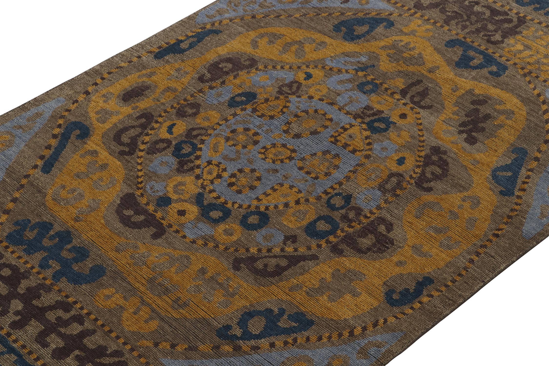 Indiano Rug & Kilim - Tappeto di ispirazione tribale con motivi geometrici blu, marrone e oro in vendita