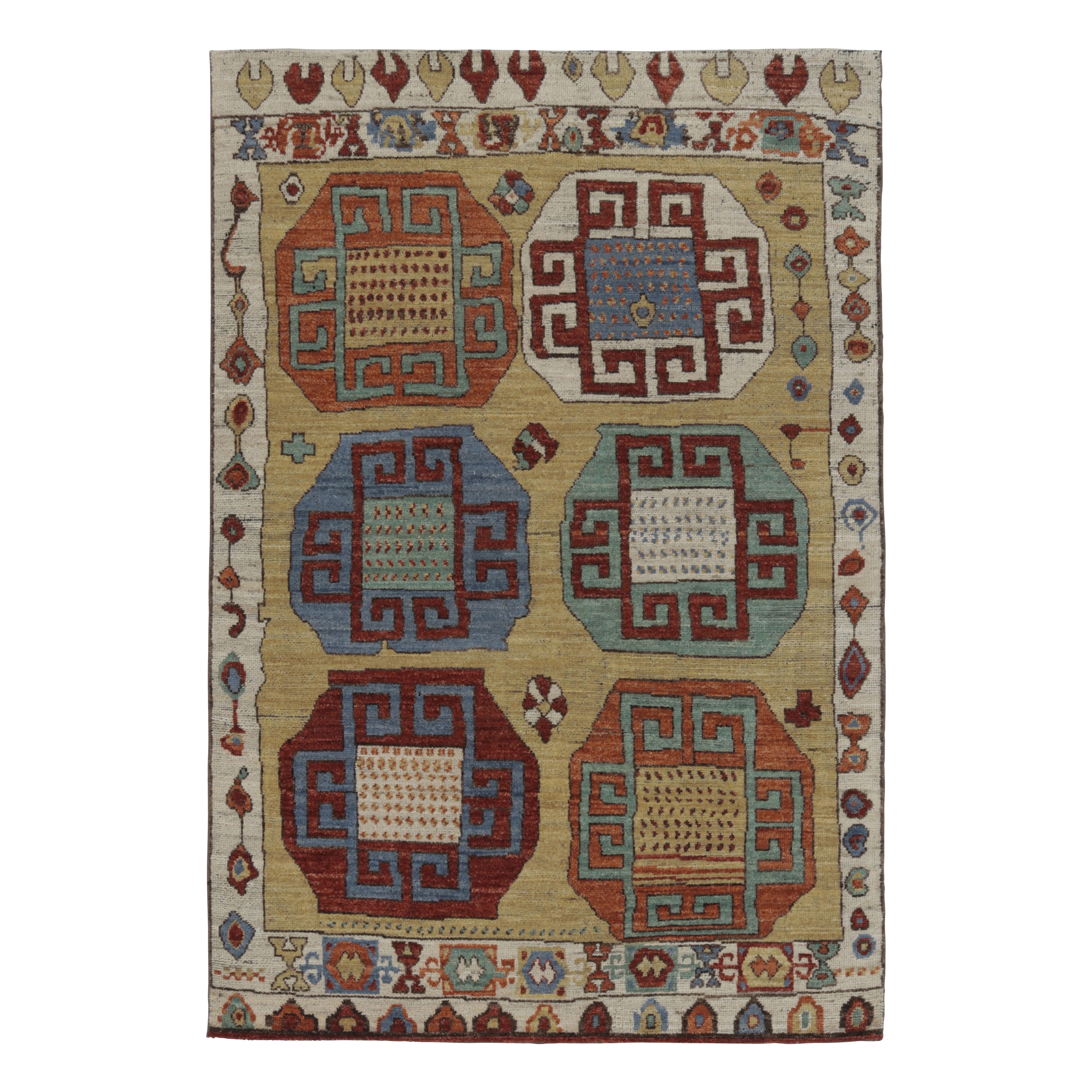 Tapis d
inspiration tribale de Rug 
Kilim, or clair avec médaillons de corne de bélier audacieux