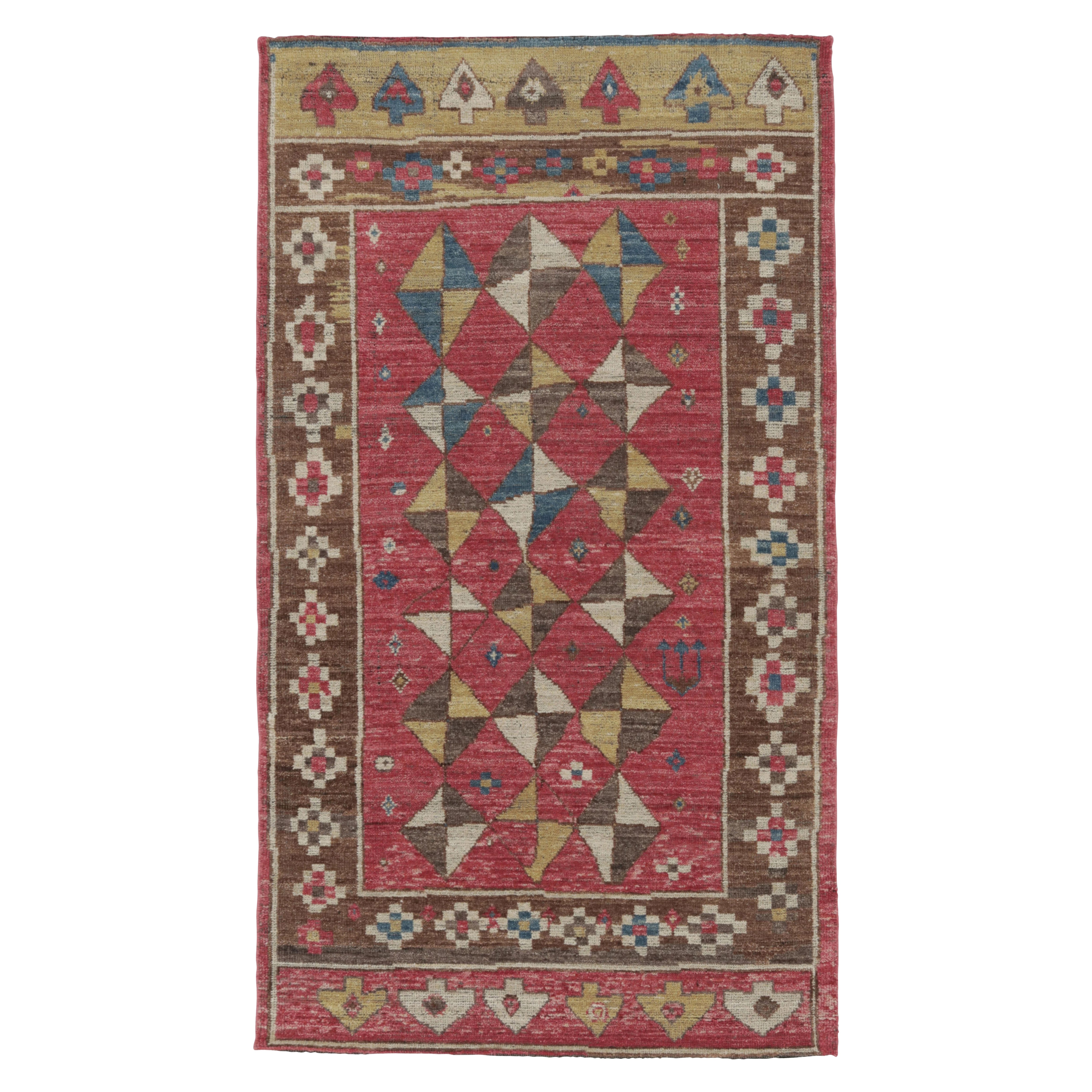 Rug 
Kilim è un tappeto runner di ispirazione tribale, rosso con una giocosa geometria tribale in vendita