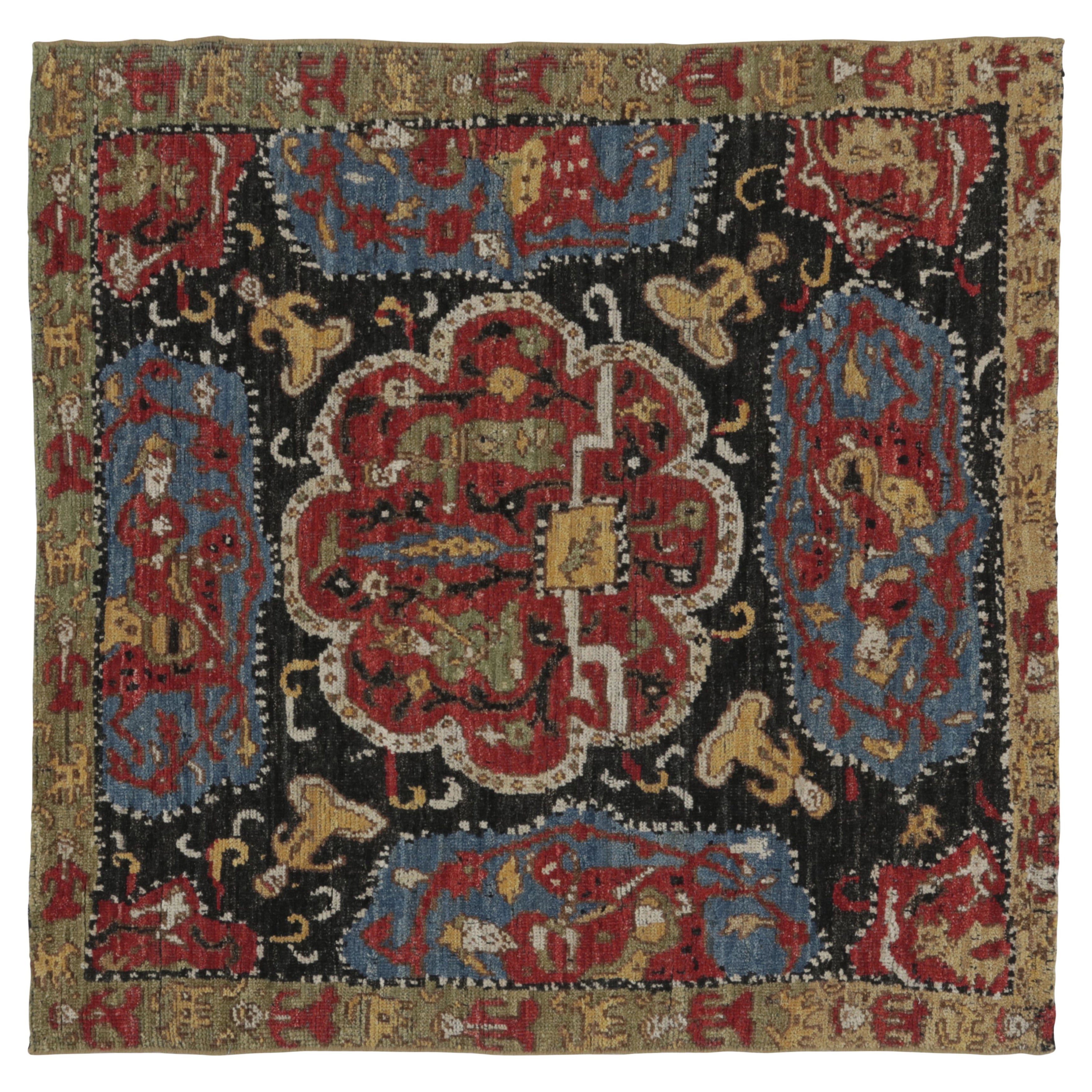 Rug
Kilim
s Tribal inspirierter quadratischer Teppich, lebhafte Bildmedaillons auf Schwarz