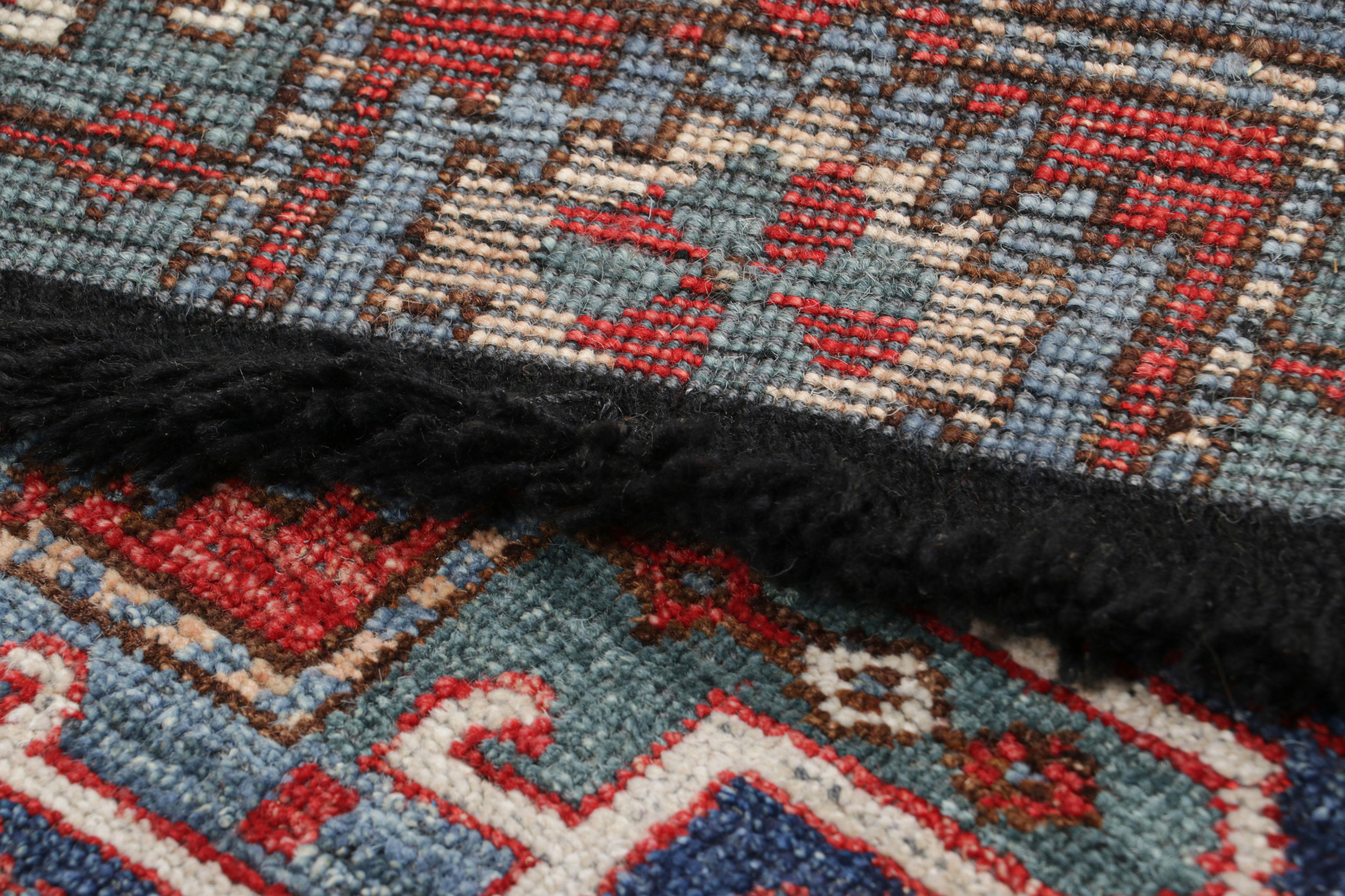  Realizzato in lana annodata a mano, questo tappeto 2x3 in formato regalo è un'entusiasmante novità della classica collezione Burano di Rug & Kilim ed è ispirato agli stili di tappeti tribali più iconici della storia.

Sul design: 

Si ispira in