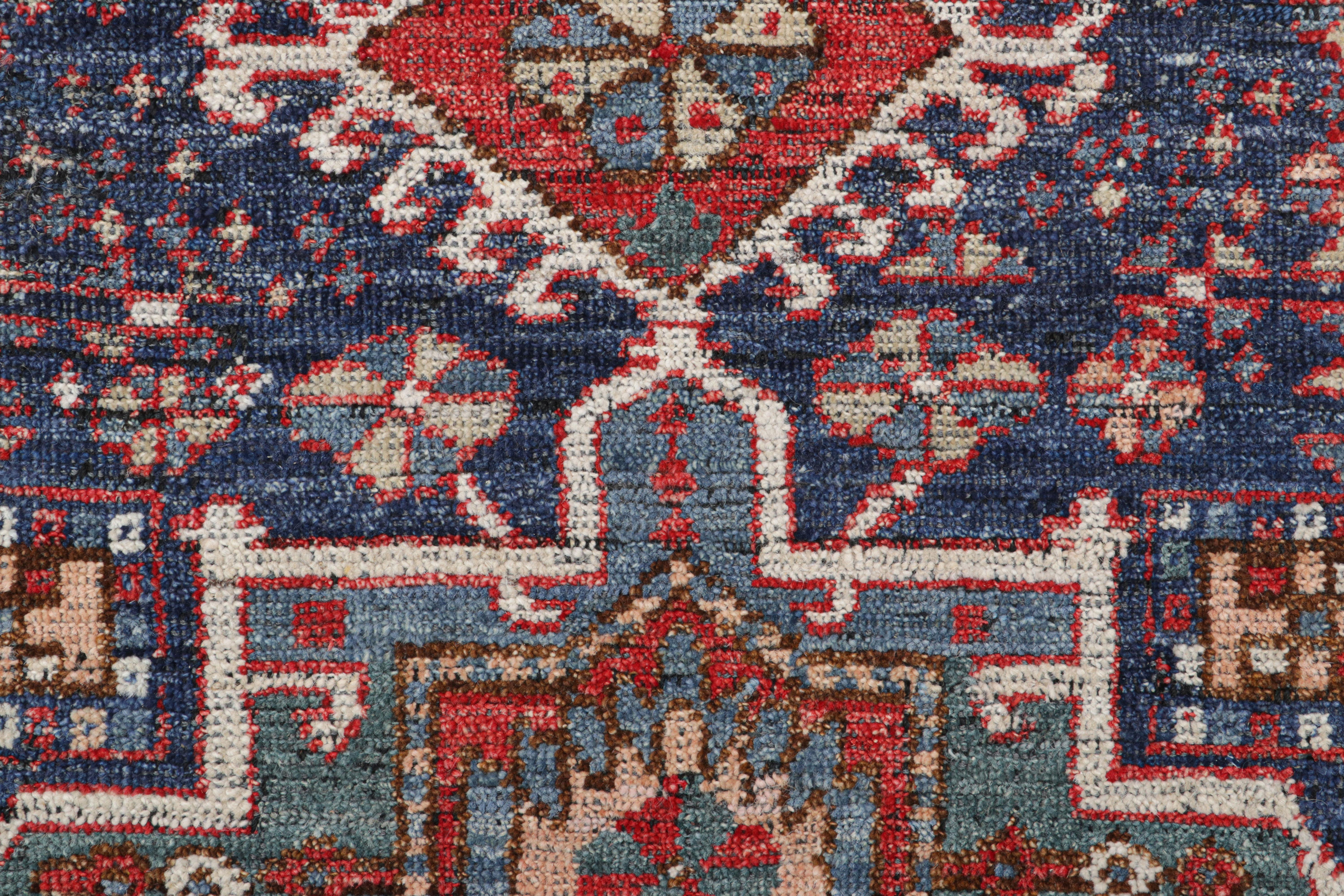 Rug & Kilim: tappeto tribale in blu e rosso con motivi geometrici primitivisti In condizioni Nuovo in vendita a Long Island City, NY