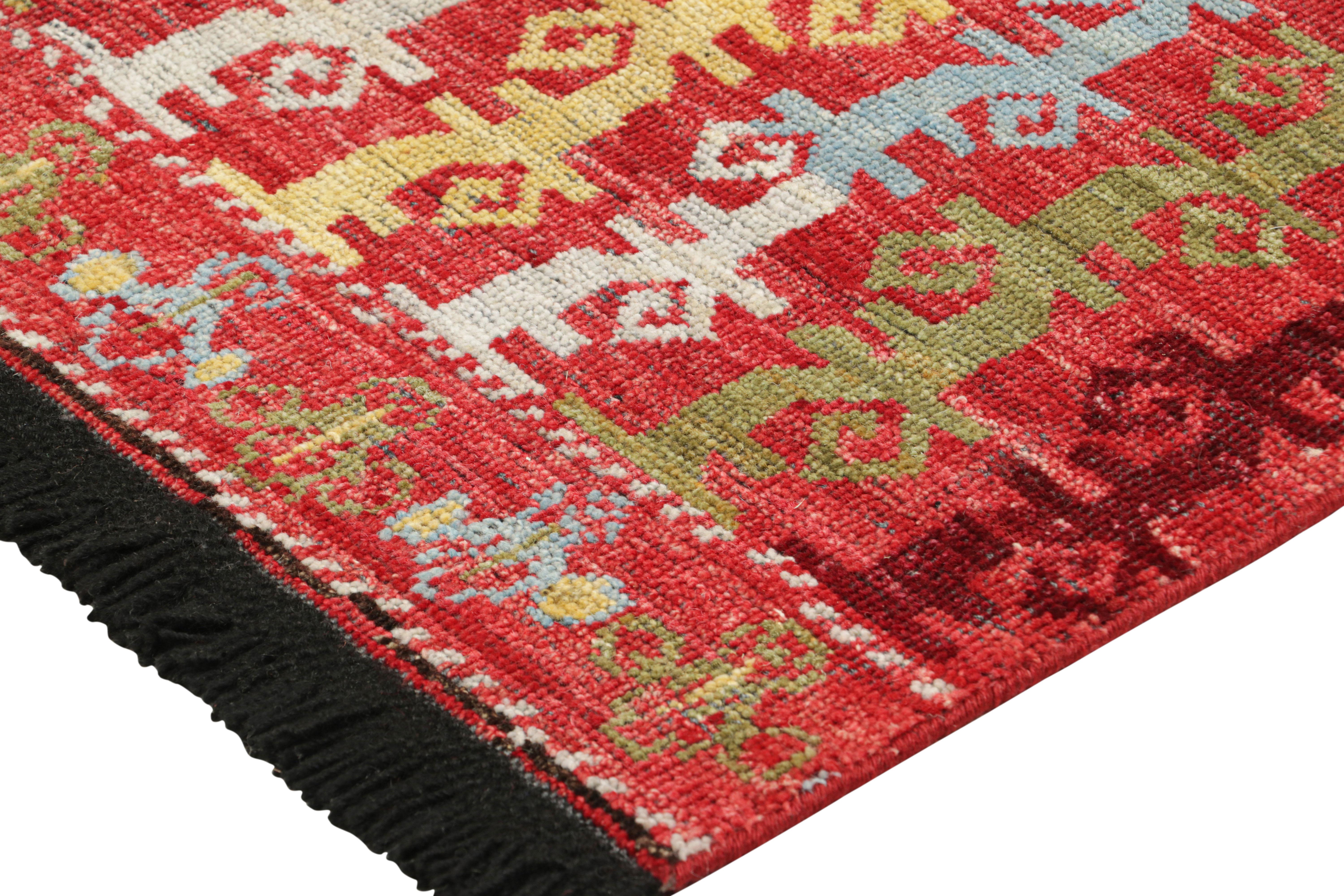Moderno Rug & Kilim: tappeto tribale rosso con motivi geometrici primitivisti in vendita