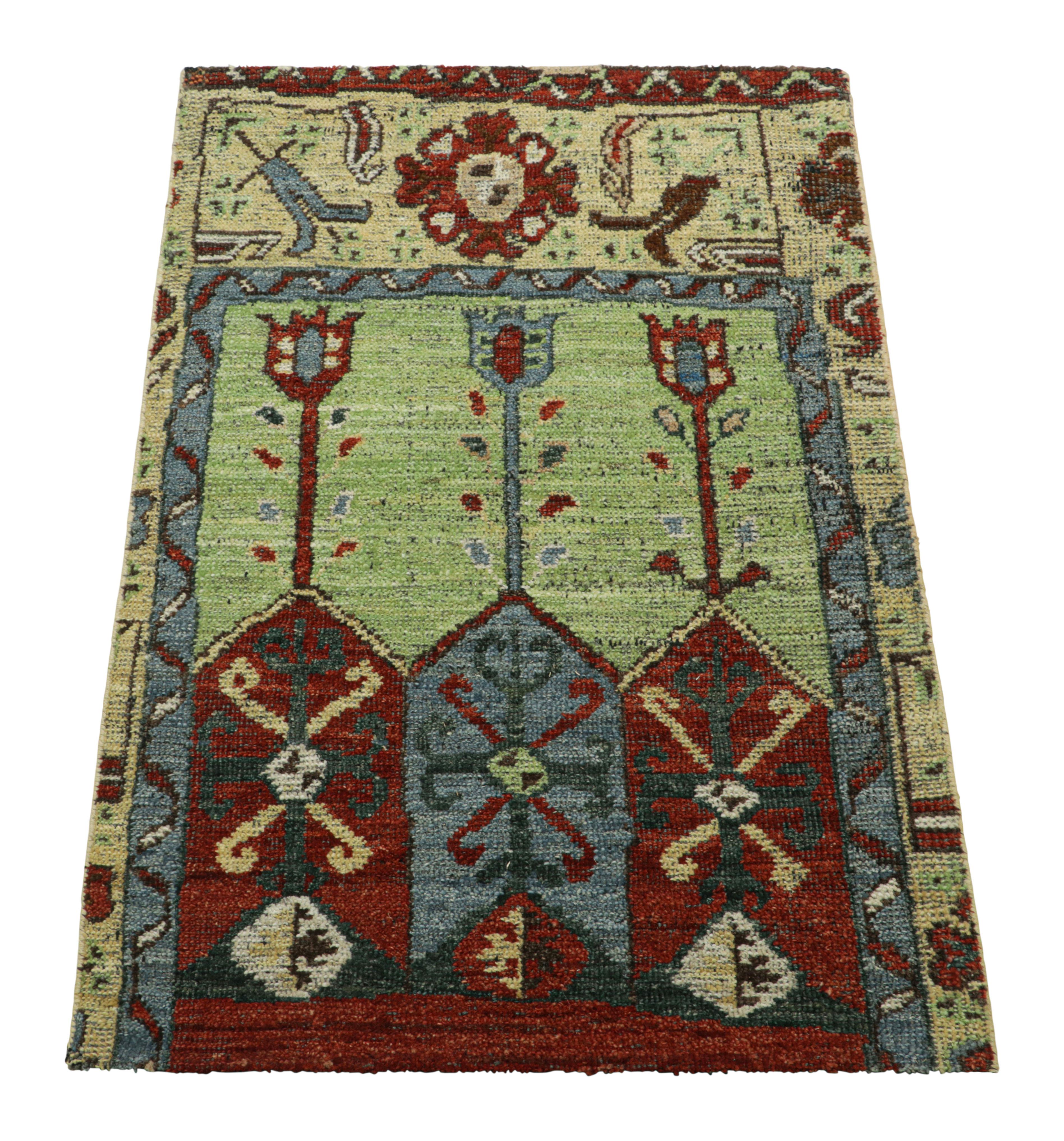 Realizzato in lana annodata a mano, questo tappeto 2x3 in formato regalo è un'entusiasmante novità della classica collezione Burano di Rug & Kilim ed è ispirato agli stili di tappeti tribali più iconici della storia.

Sul design: 

Ispirato in