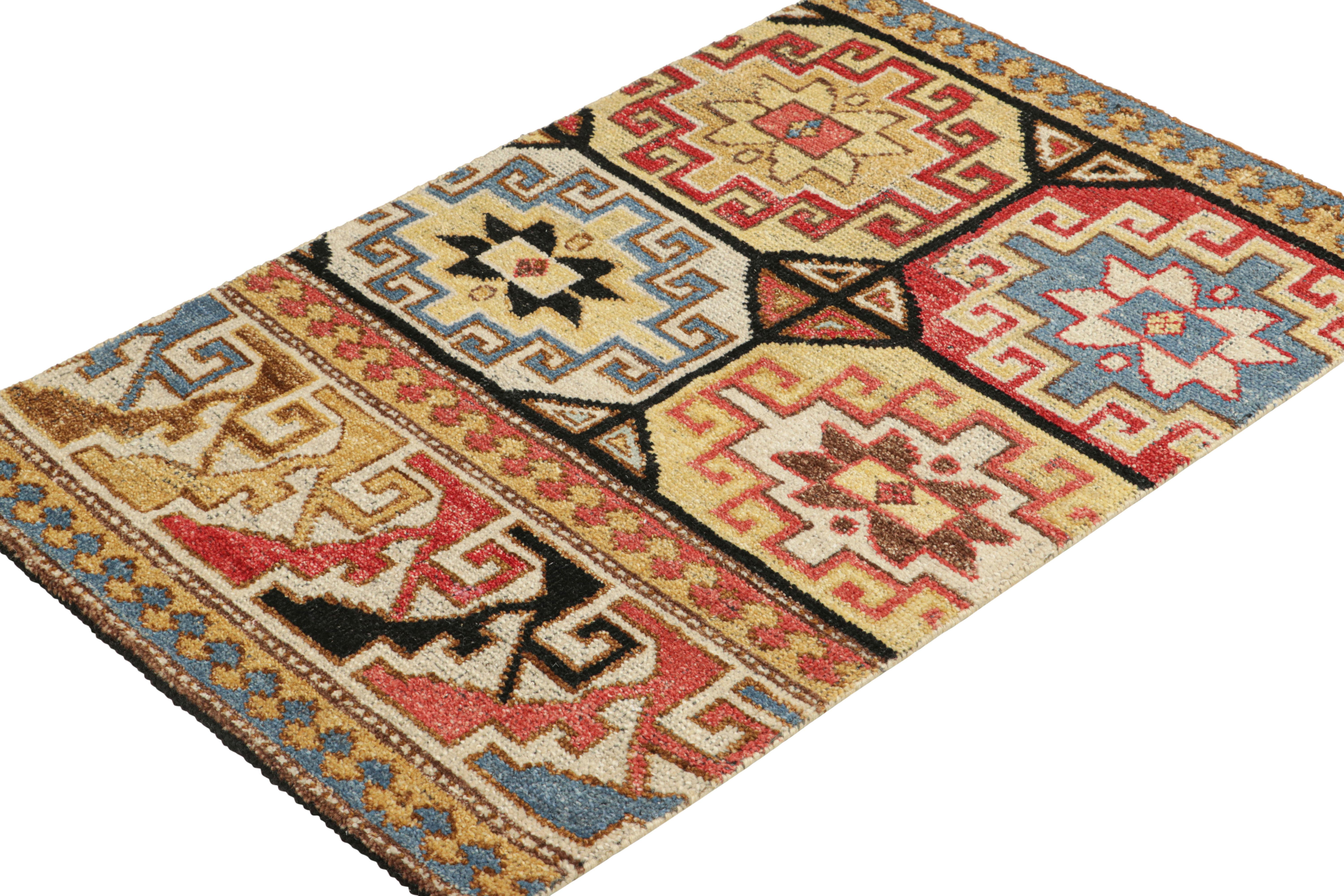 Rug & Kilim's Stammesteppich mit primitiven geometrischen Mustern (Handgeknüpft) im Angebot