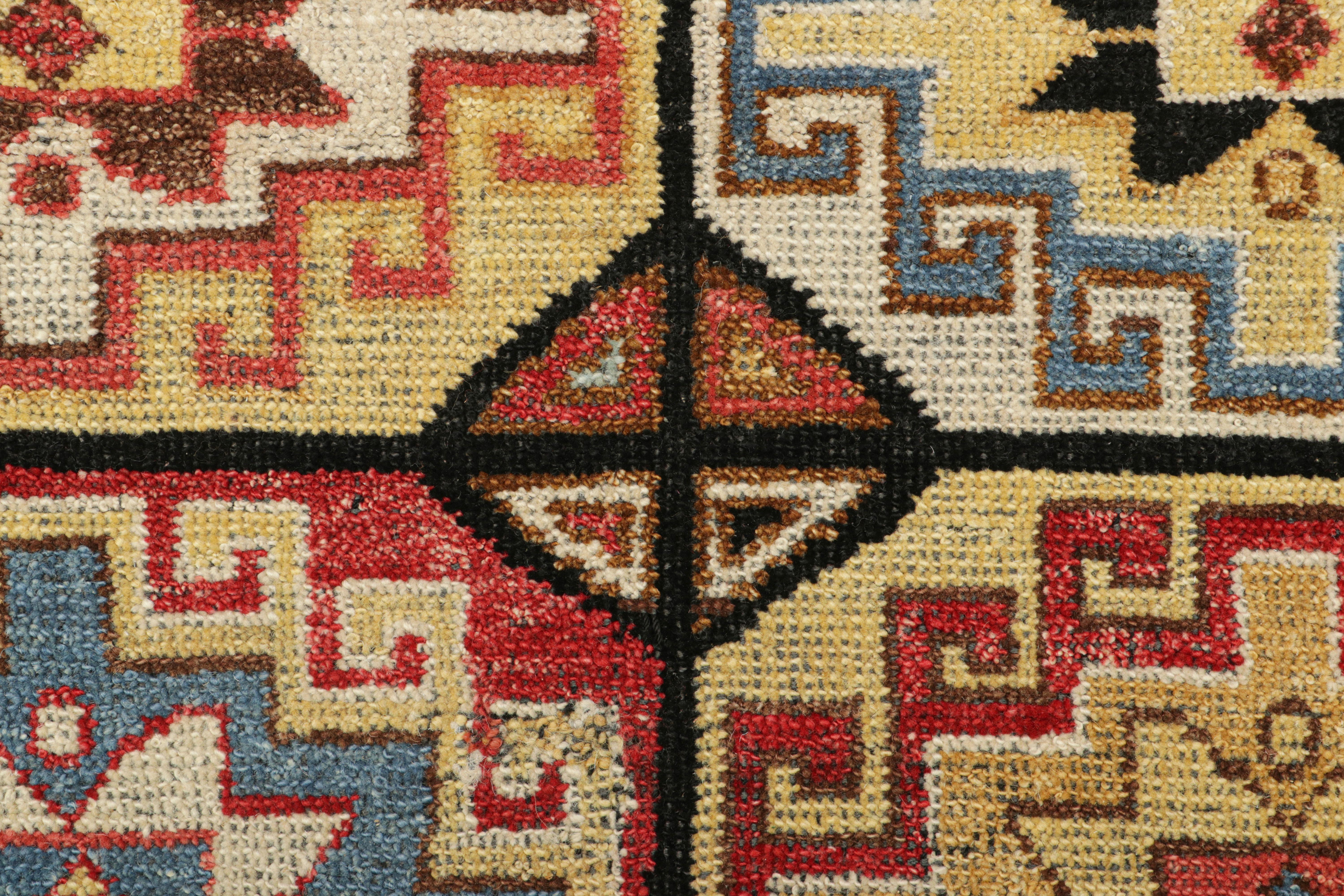 Rug & Kilim's Stammesteppich mit primitiven geometrischen Mustern im Zustand „Neu“ im Angebot in Long Island City, NY