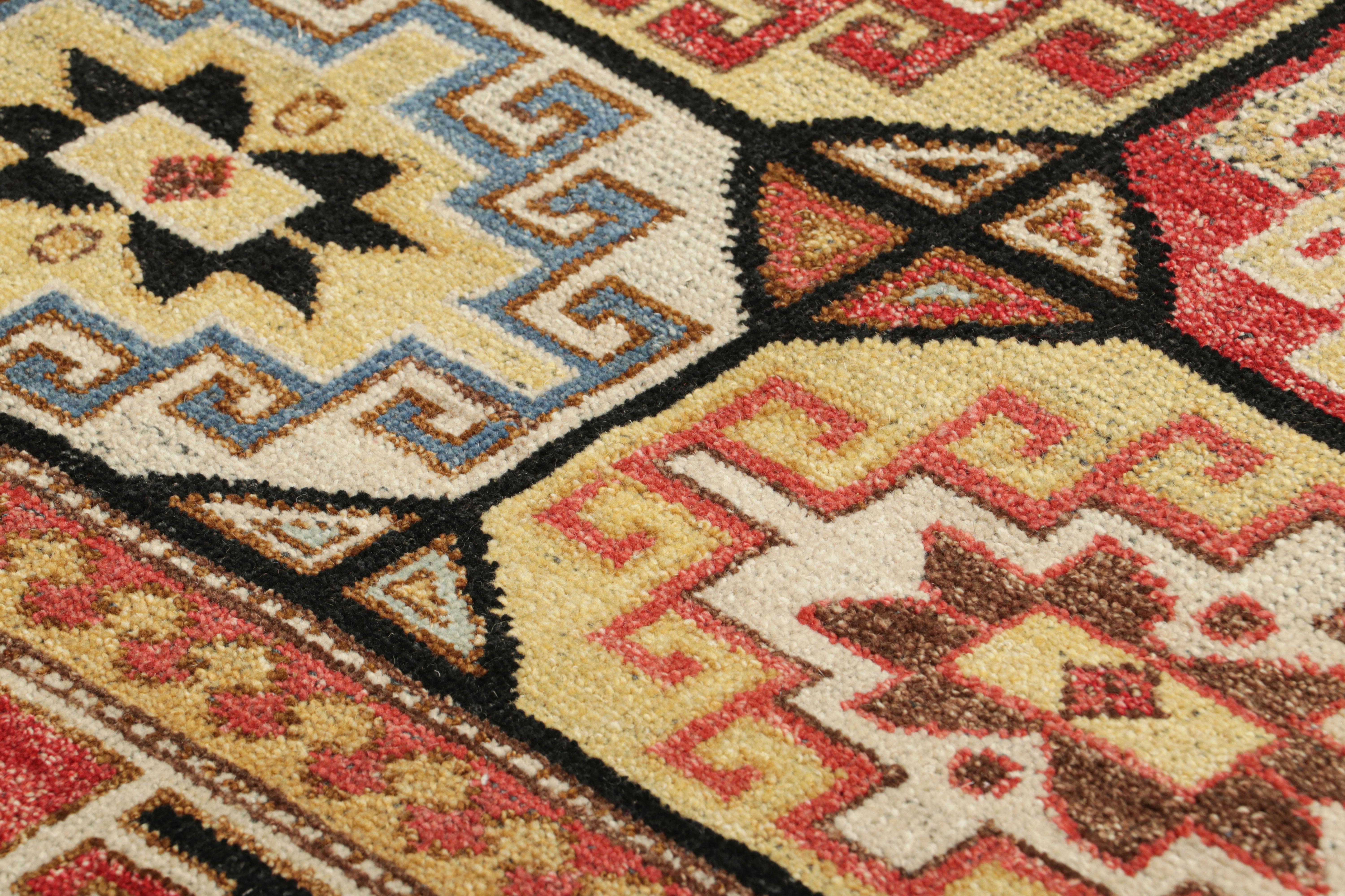 Rug & Kilim's Stammesteppich mit primitiven geometrischen Mustern (21. Jahrhundert und zeitgenössisch) im Angebot