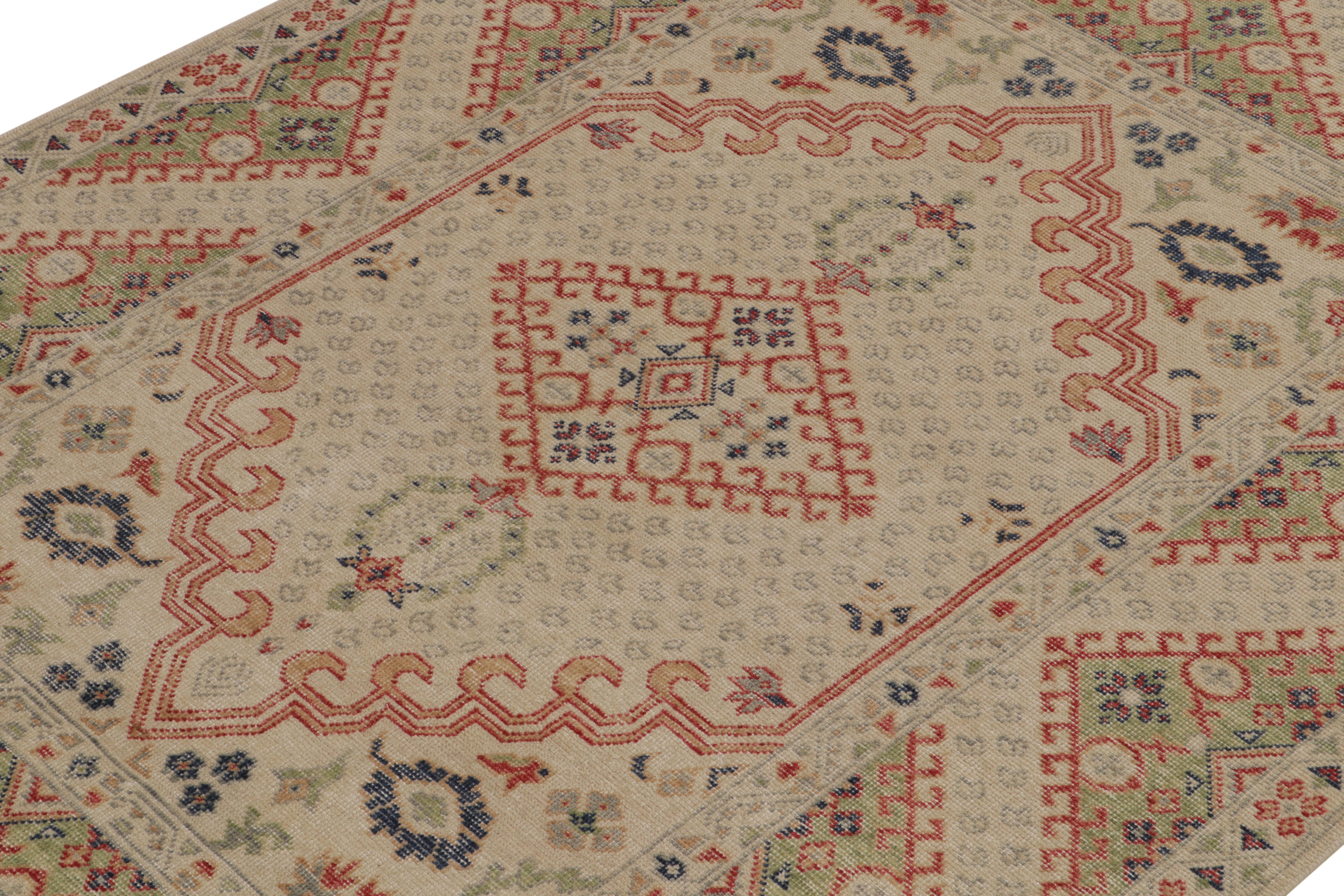 Indien Tapis et tapis Kilim de style tribal vieilli à motifs géométriques verts et rouges en vente