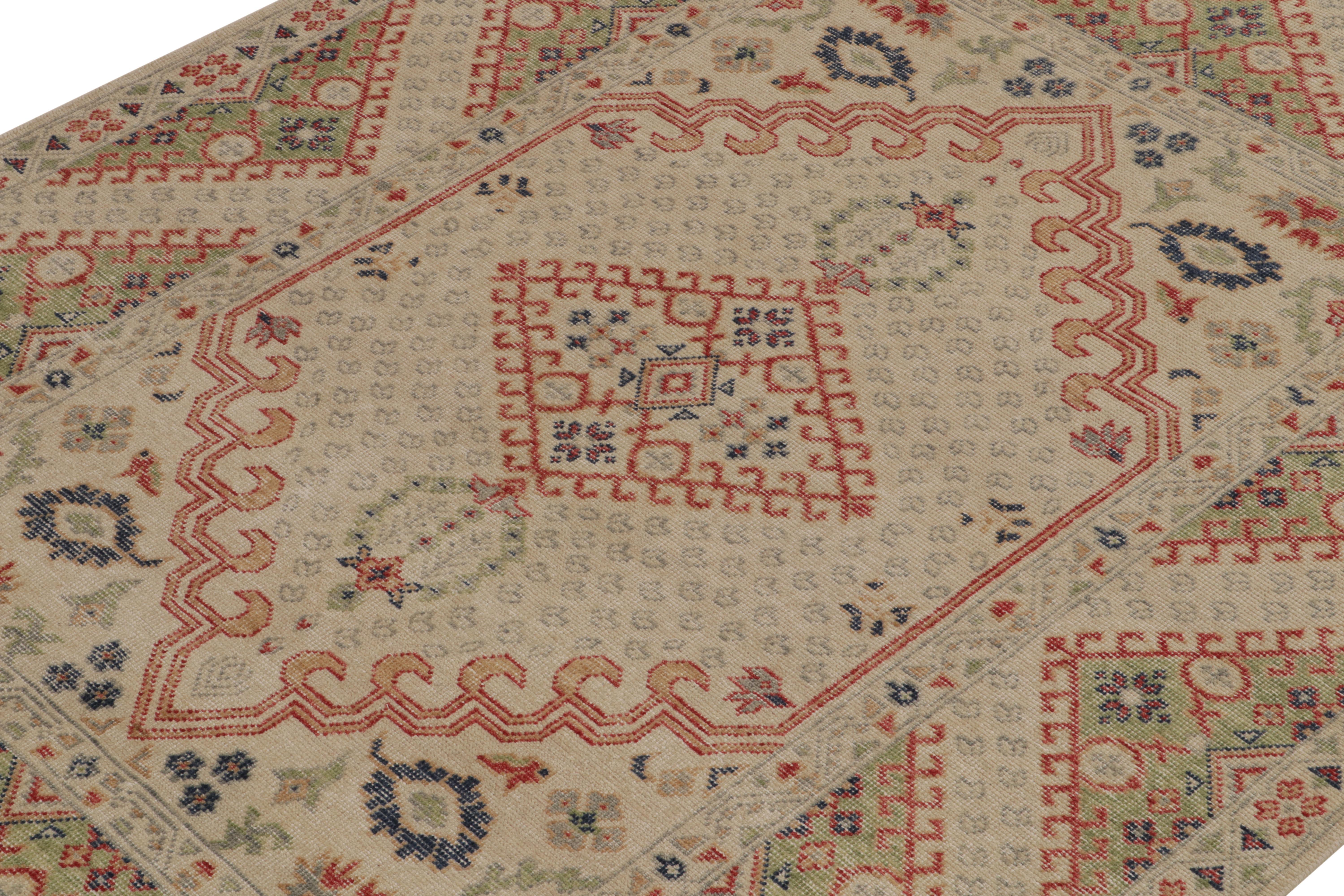 Alfombra desgastada de estilo tribal Rug & Kilim con estampado geométrico verde y rojo Indio en venta