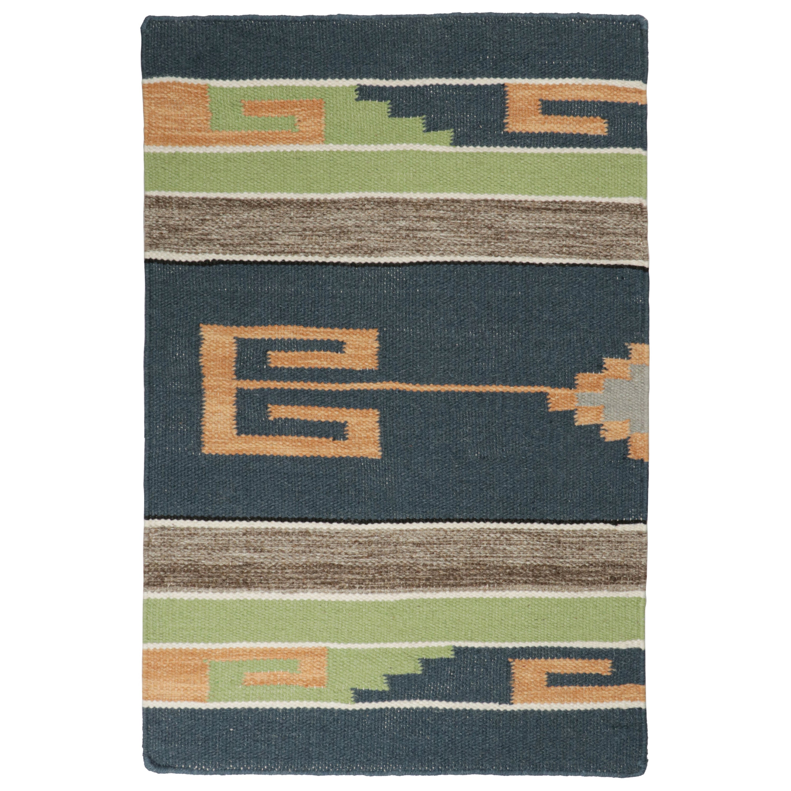 Kilim de estilo tribal de Rug 
Kilim con motivos azules, dorados y verdes