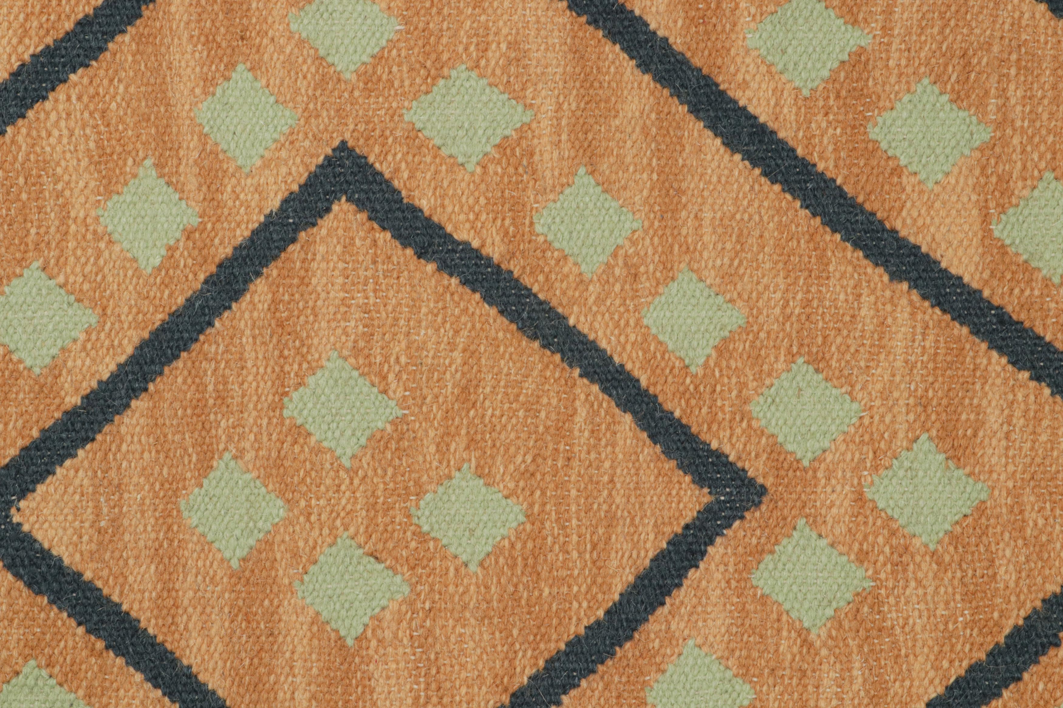 Rug & Kilims Kelim im Tribal-Stil in Gold mit schwarzen und grünen Mustern im Zustand „Neu“ im Angebot in Long Island City, NY