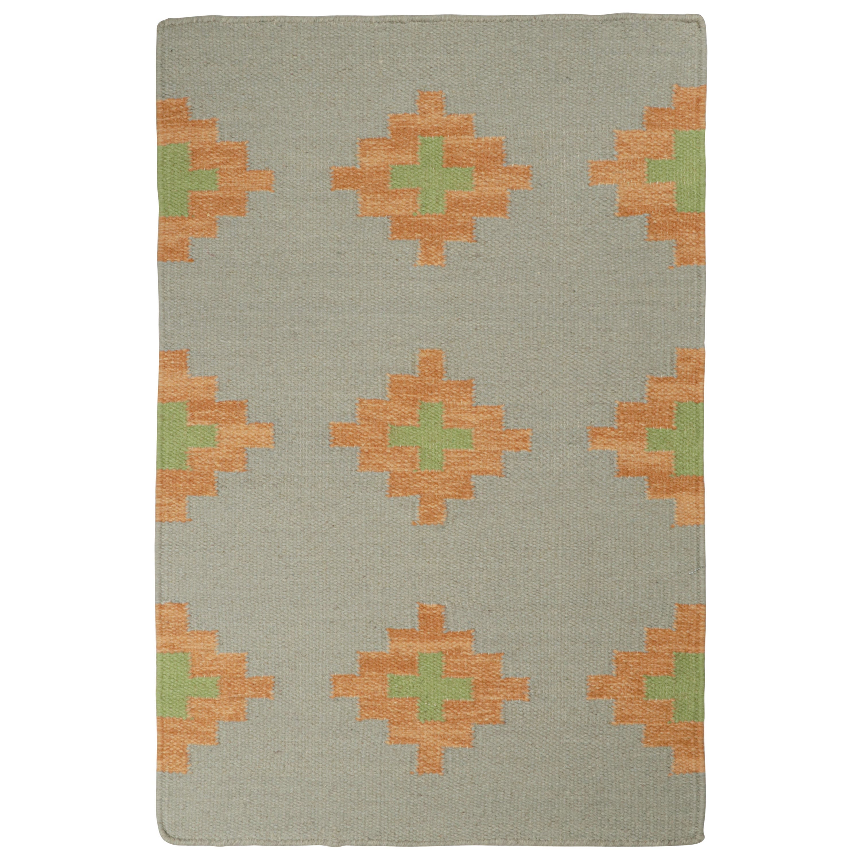 Rug & Kilim's Stammesstil-Kilim in Grau mit Gold- und Grünmustern