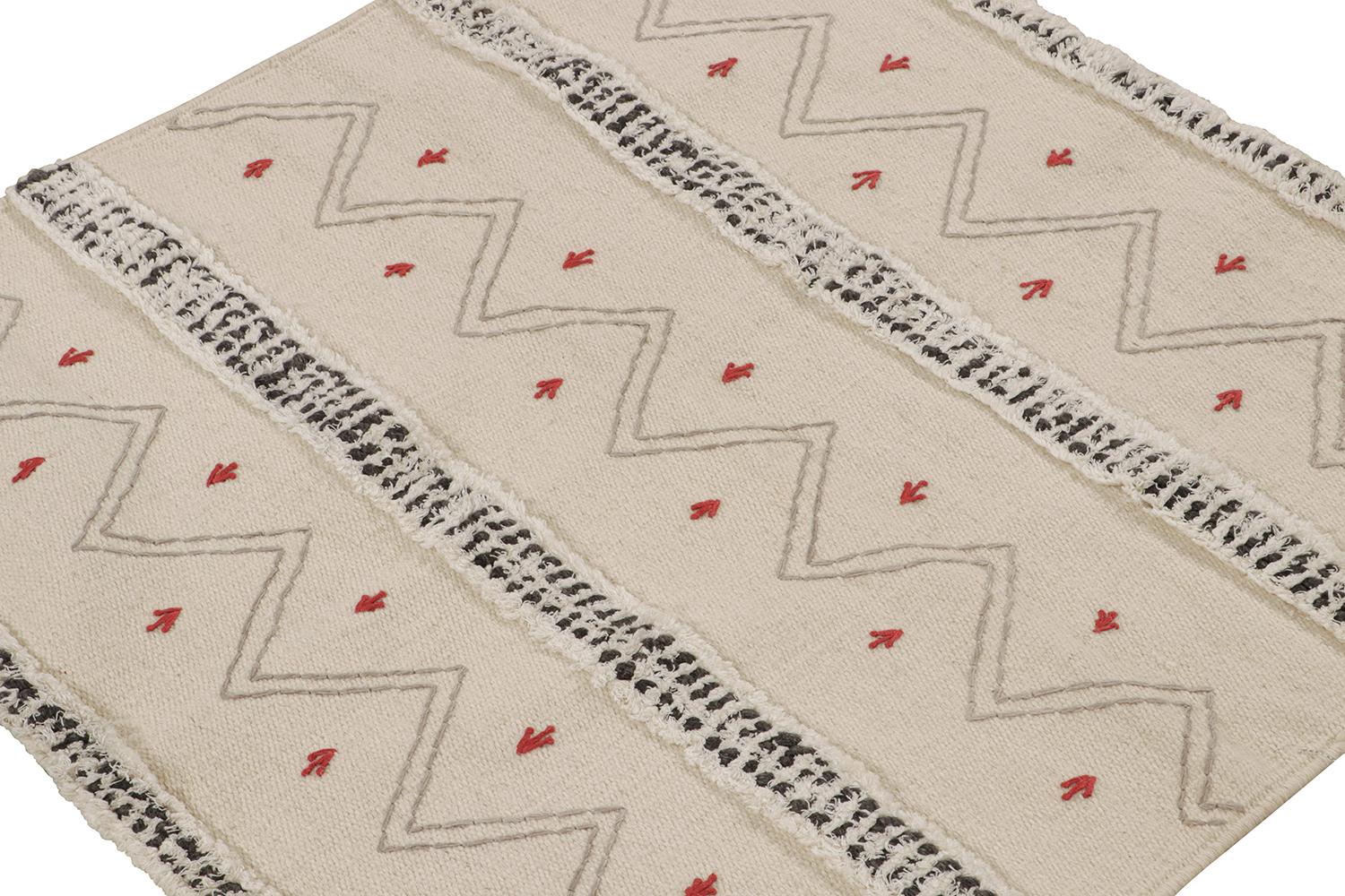 This 3x3 flatweave is a grand new entry to Rug & Kilim’s repertoire of contemporary kilims. Handwoven in wool.

On the Design: 

This piece is inspired by tribal flatweaves, and revels in off-white with gray, red and black accents. Keen eyes