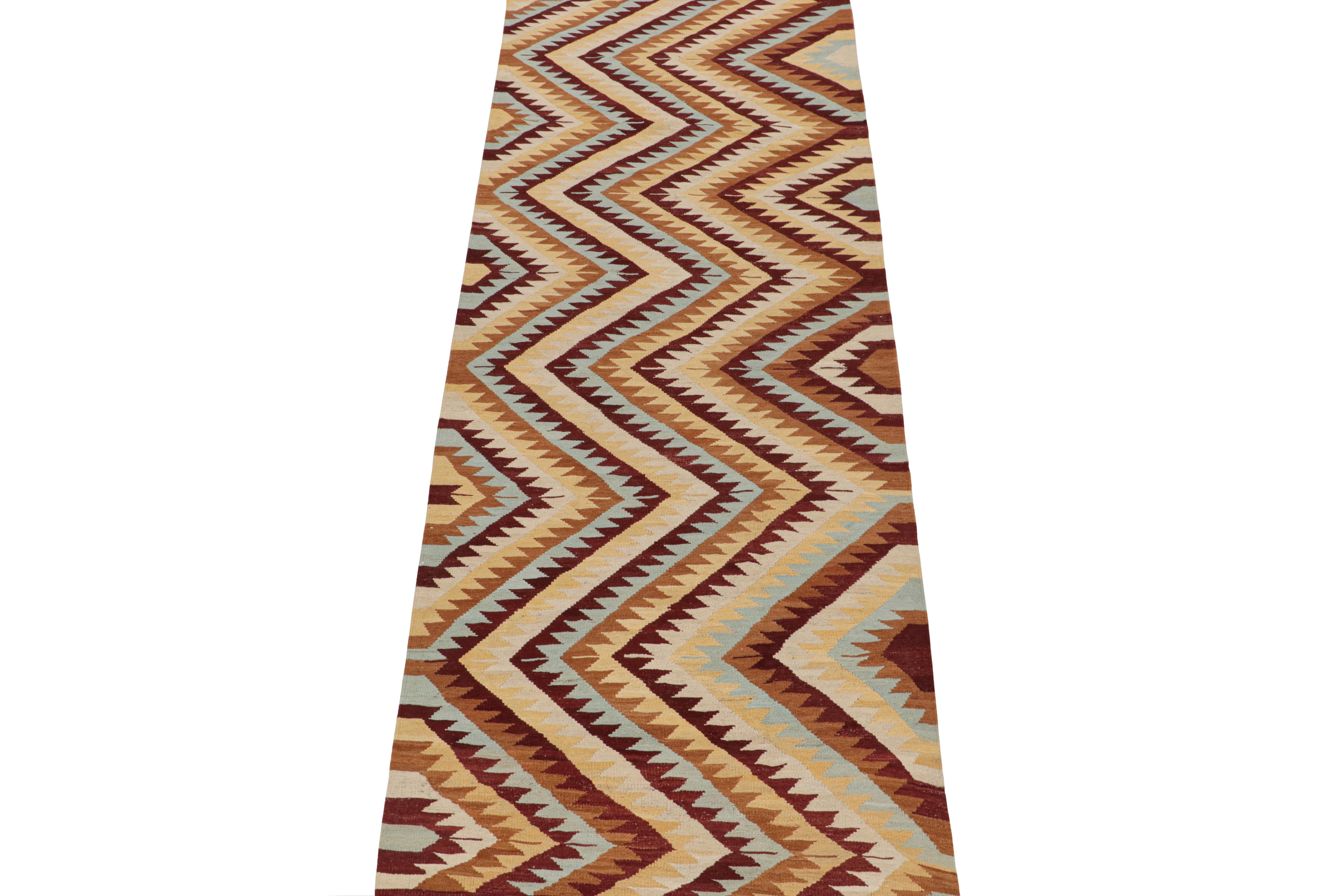 Rug & Kilim’s Tribal Style Kilim in Red, Blue and Beige-Brown Geometric Patterns en Nuevo estado para la venta en Long Island City, NY