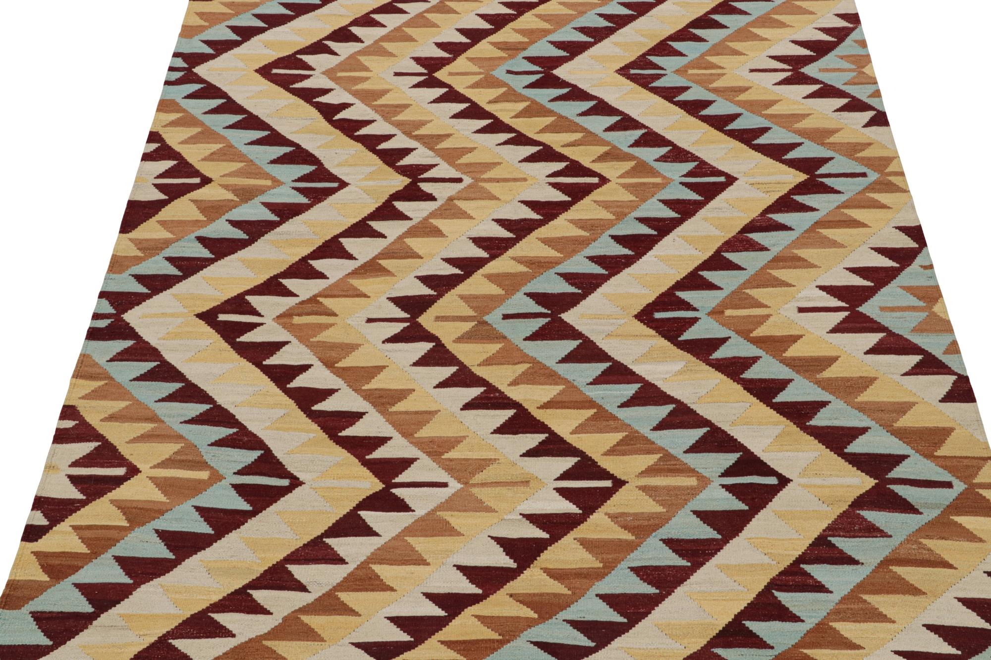 Rug & Kilim’s Tribal Style Kilim in Red, Blue and Beige-Brown Geometric Patterns en Nuevo estado para la venta en Long Island City, NY