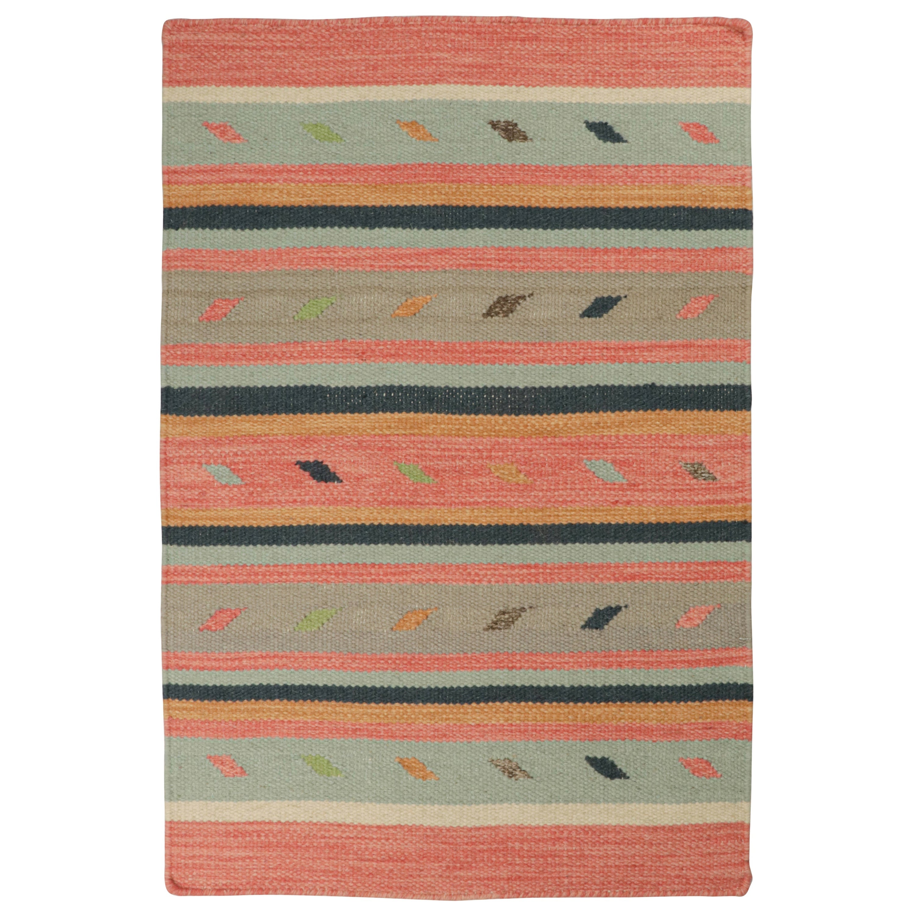 Alfombra Kilim de estilo tribal de Rug & Kilim con motivos multicolores en venta