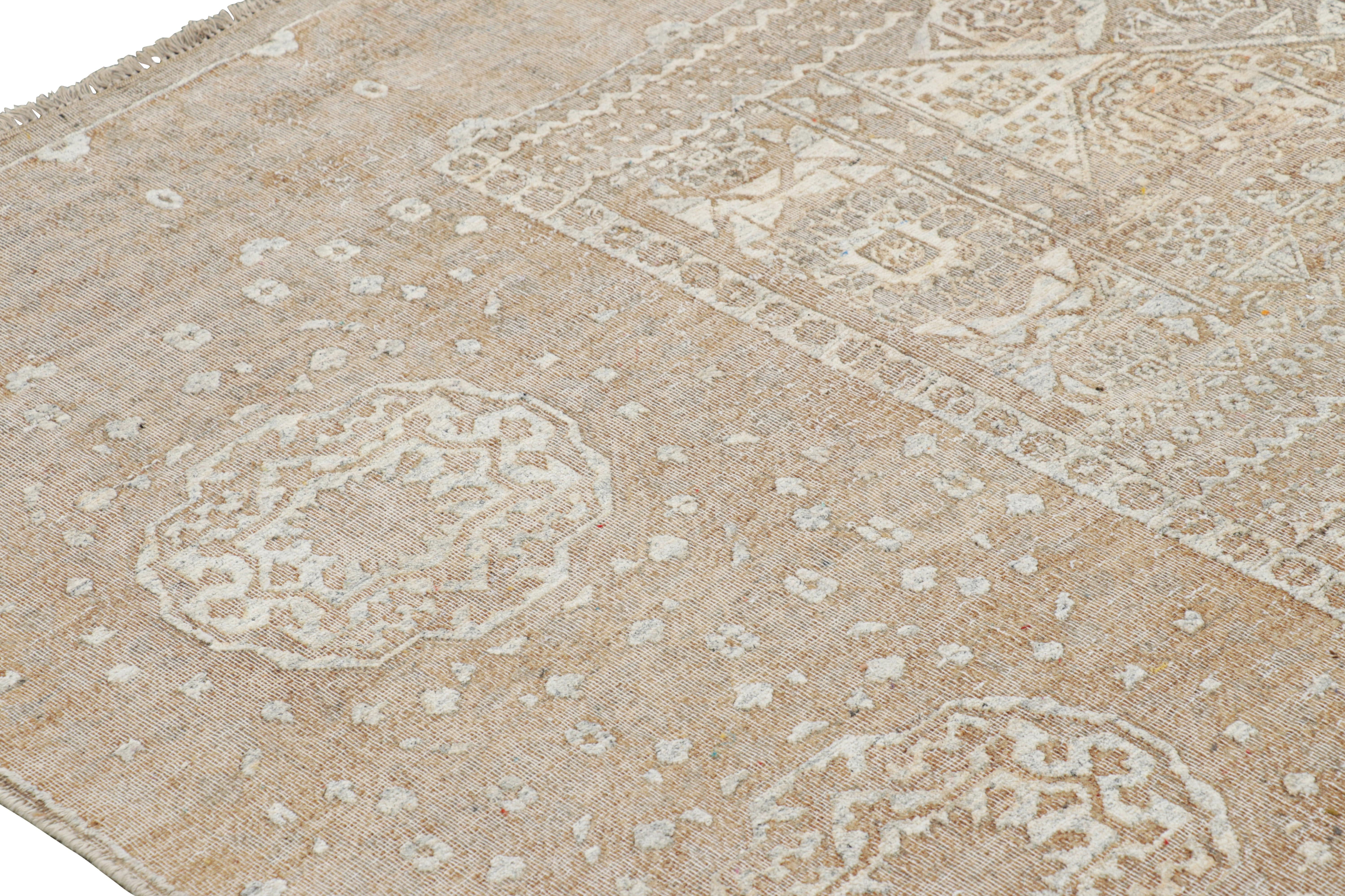 Alfombra de estilo tribal Rug & Kilim en beige-marrón con motivos geométricos Tribal en venta