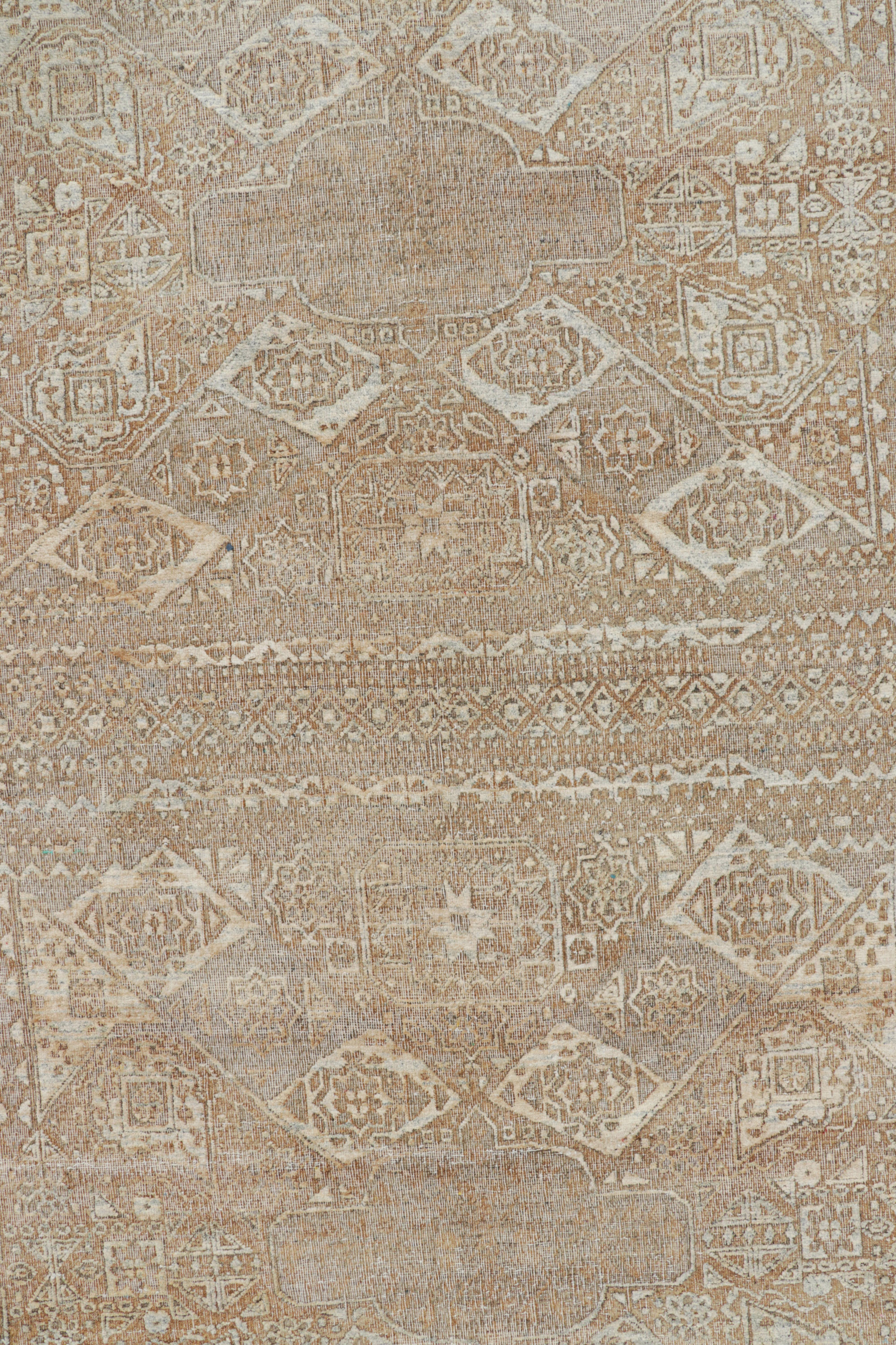 Alfombra de estilo tribal Rug & Kilim en beige-marrón con motivos geométricos en Nuevo estado para la venta en Long Island City, NY