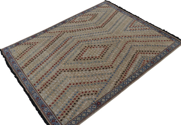 Teppich im Stammes- und Kelim-Stil in Beige mit rotem, blauem und ...