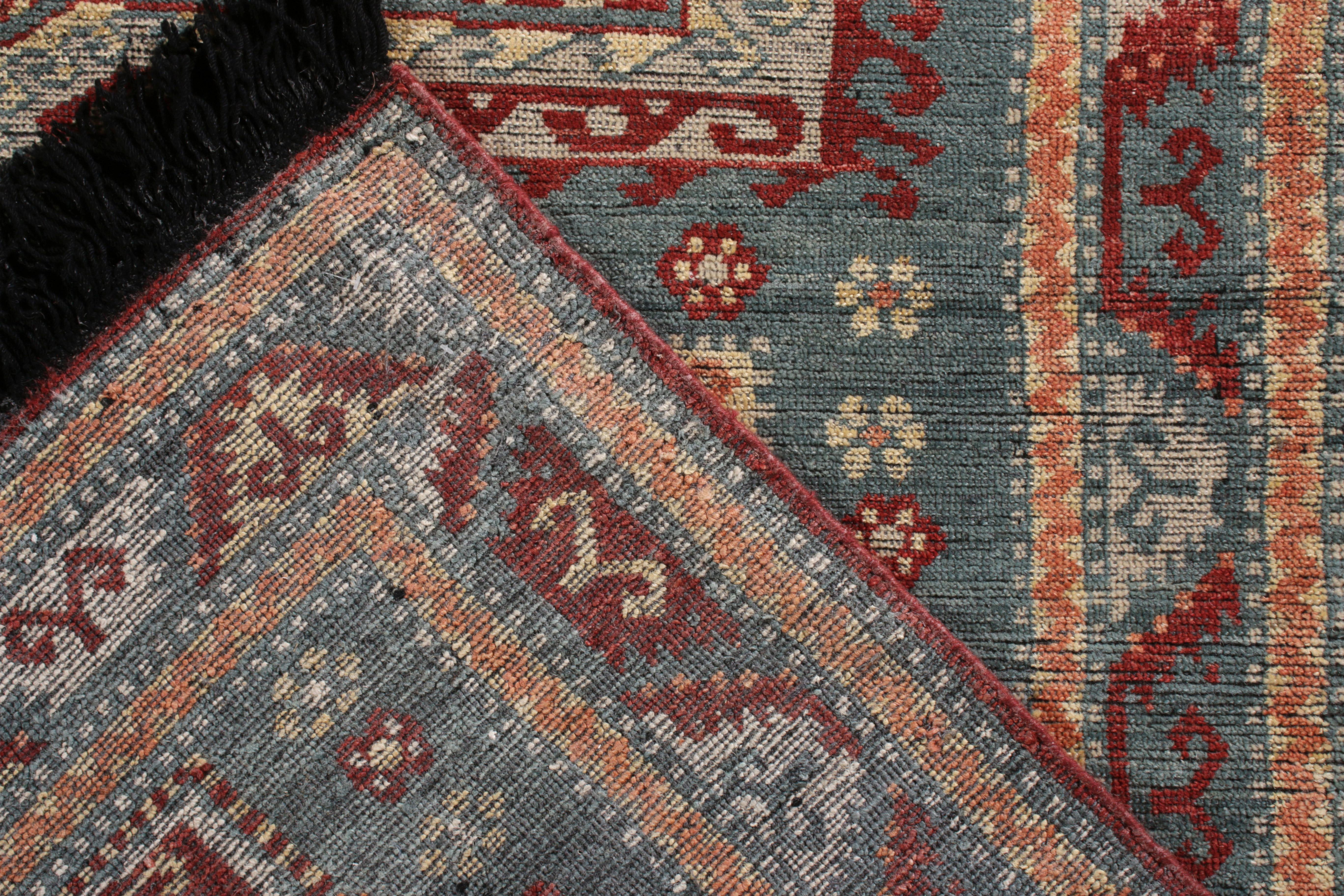 Noué à la main Tapis & Kilims - Tapis de style tribal en motif de médaillon bleu et rouge en vente