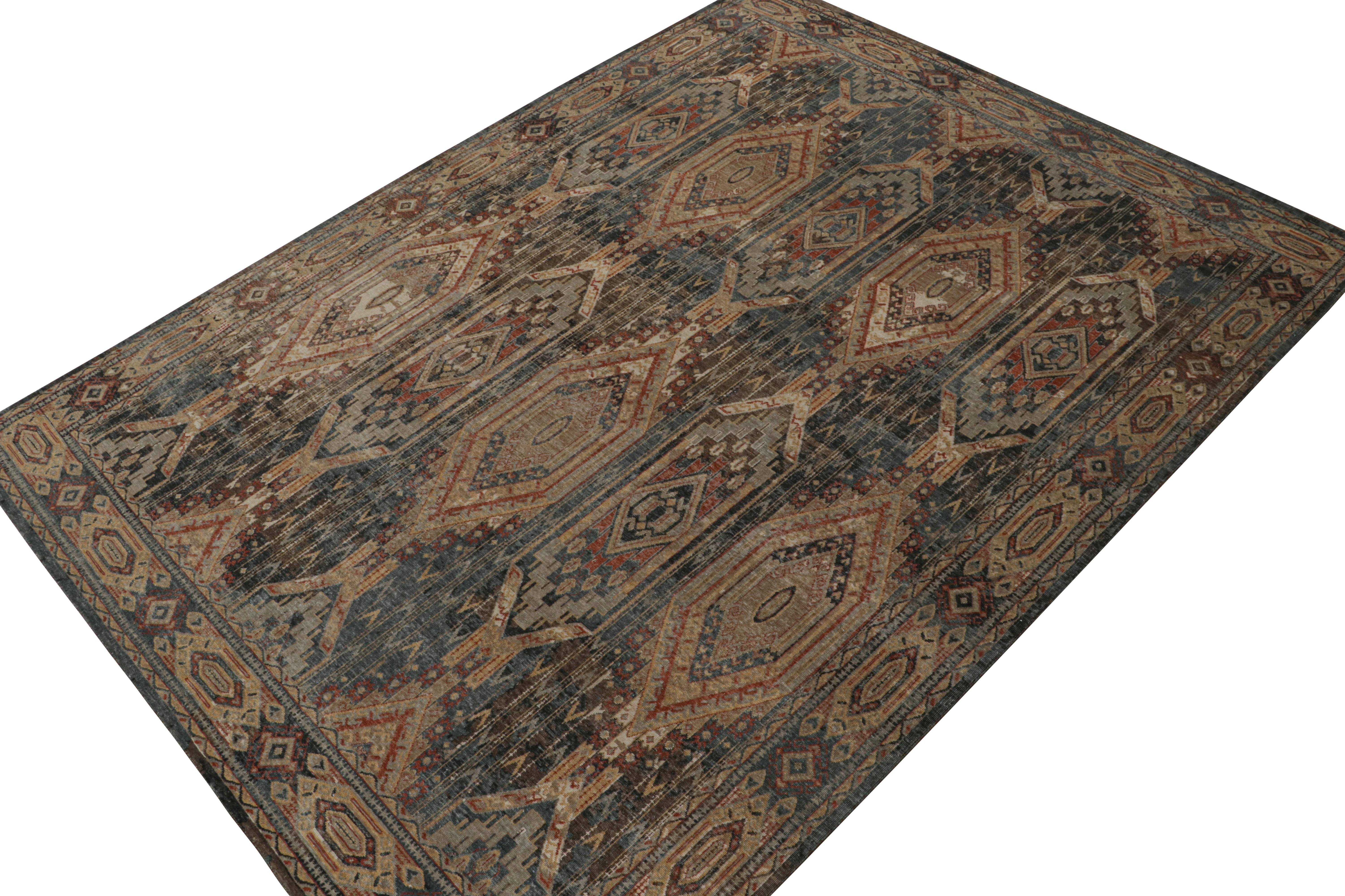 Rug & Kilim's Tribal Style Teppich in Blau, Brown, Rot & Gold Geometrisches Muster (Indisch) im Angebot