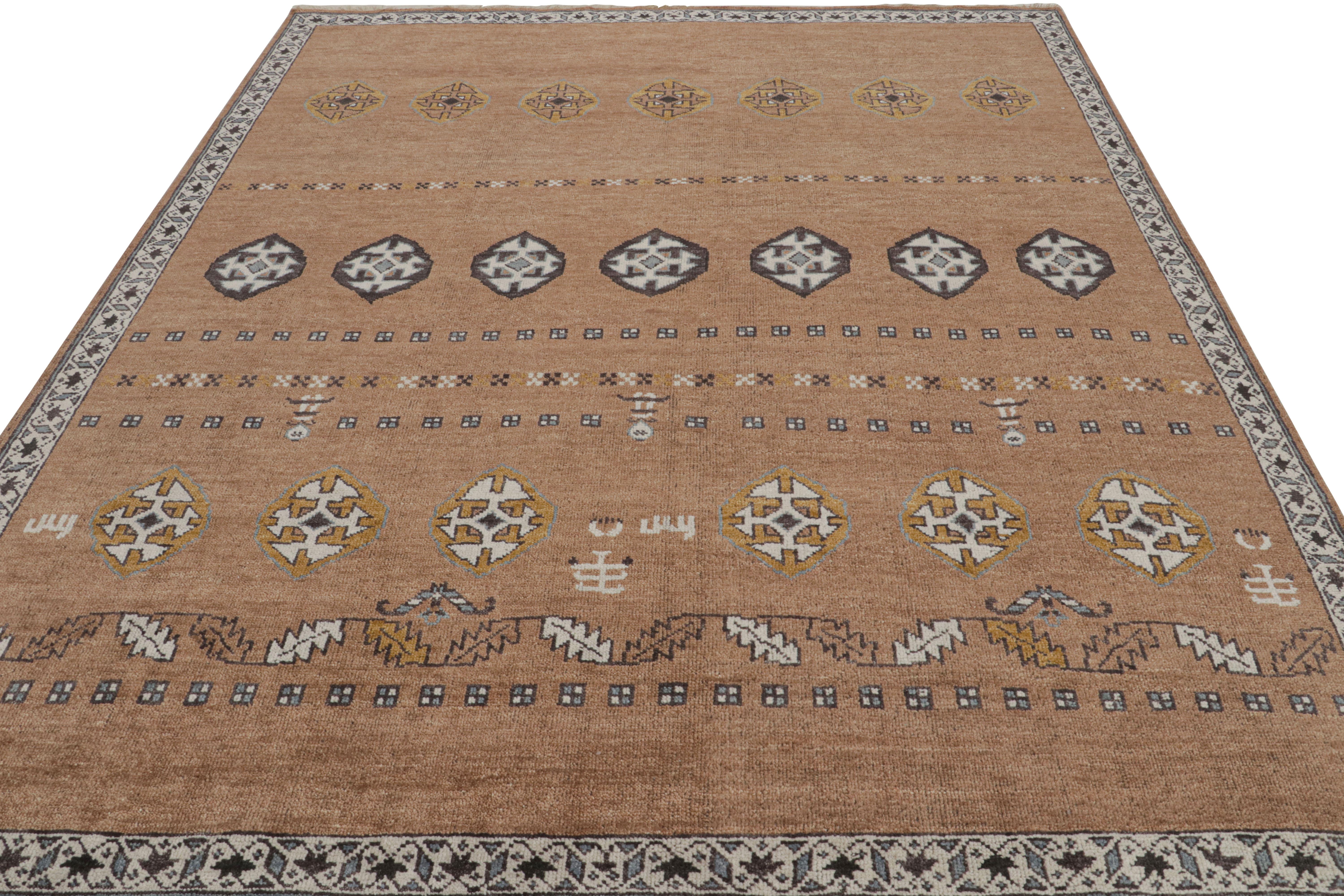 Tribale Rug & Kilim: tappeto in stile tribale in marrone con motivi geometrici primitivisti in vendita