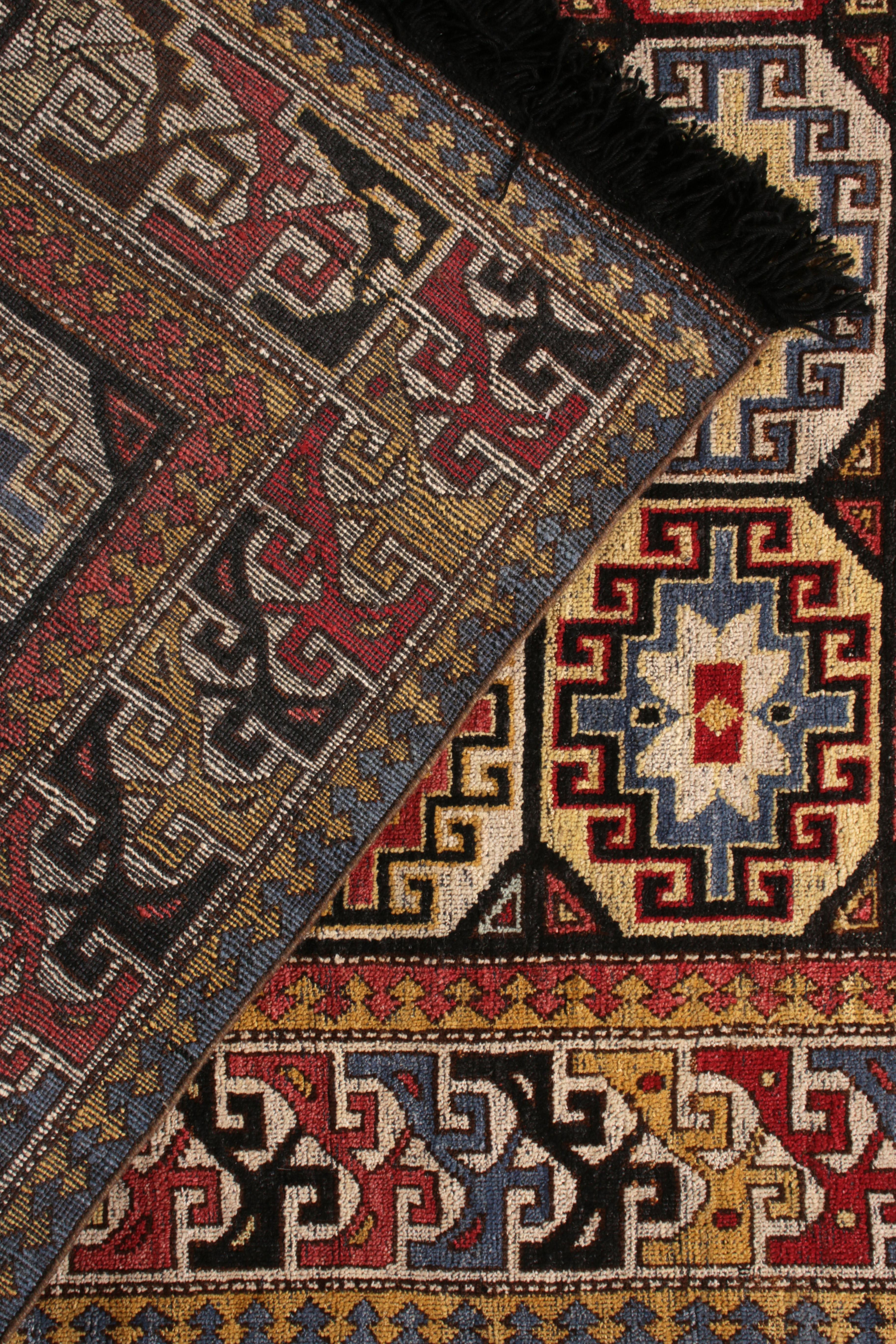 Noué à la main Tapis & Kilims - Tapis de style tribal rouge et or à motif géométrique sur toute sa surface en vente