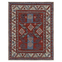 Alfombra de estilo tribal de Rug & Kilim con motivos geométricos en rojo, azul y beige