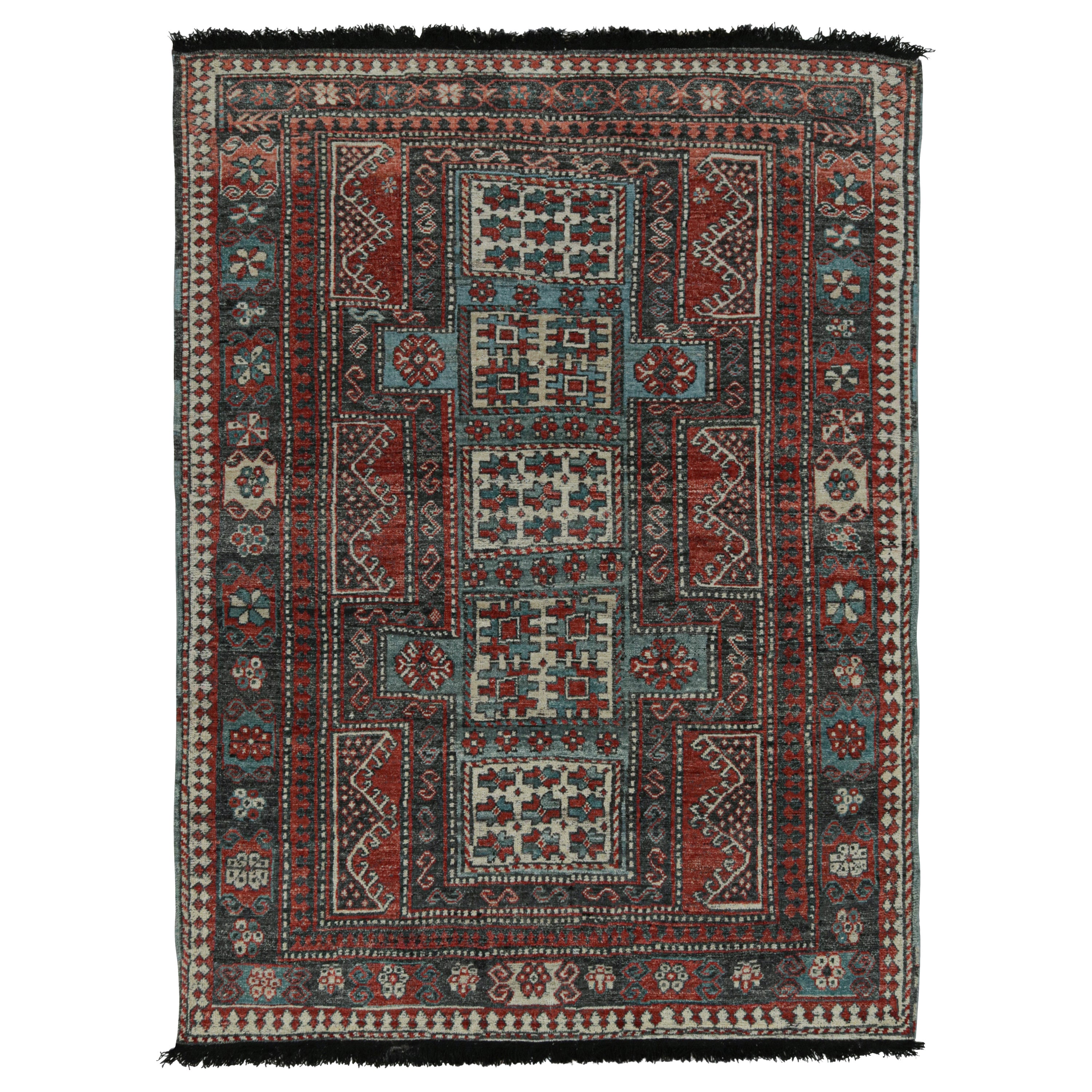 Tapis de style tribal de Rug & Kilim à motifs géométriques rouges, bleus et noirs en vente