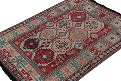 Rug & Kilim's Tribal Style Teppich in Rot mit rosa und blauen geometrischen Medaillons