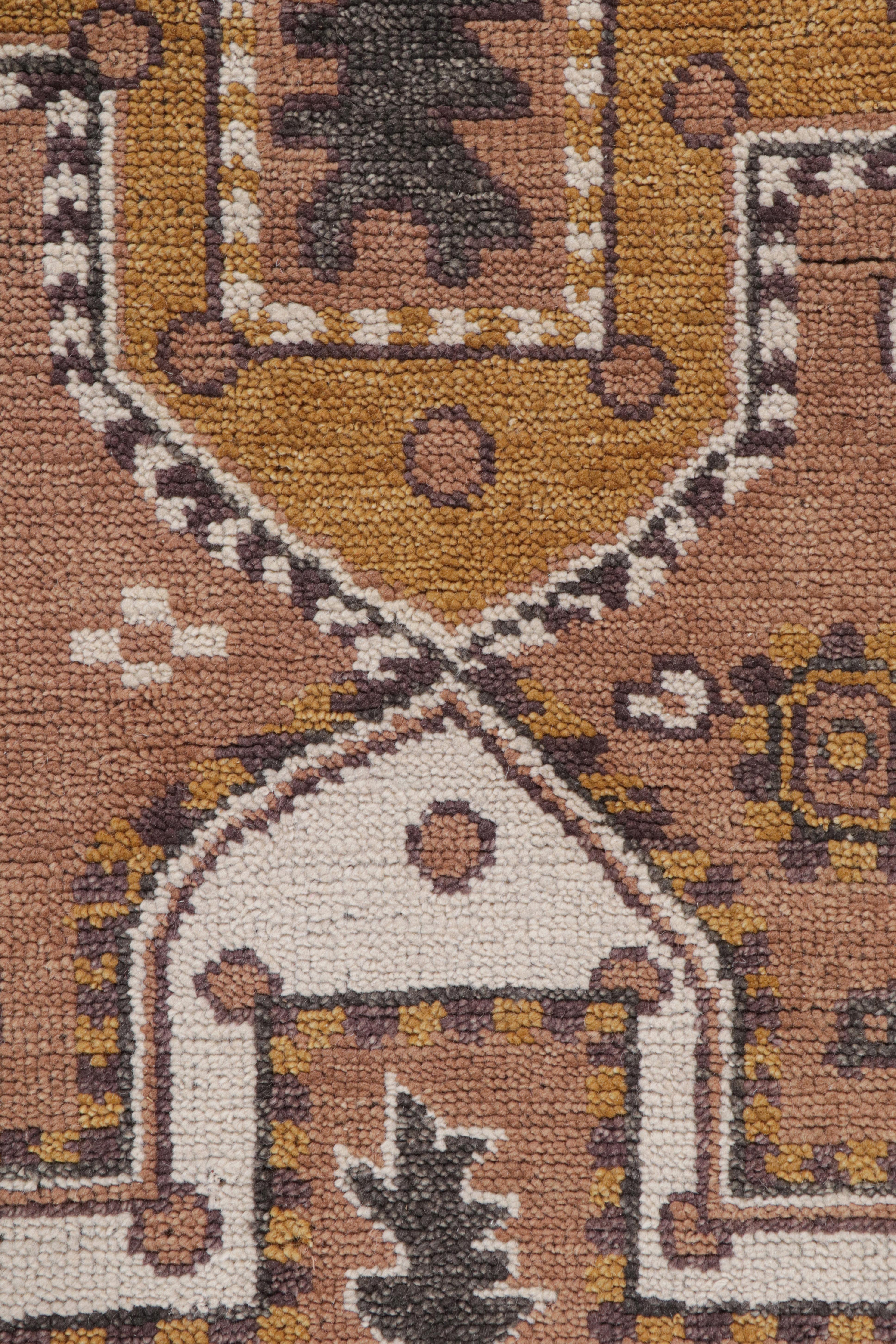 Rug & Kilim's Tribal Style Teppich in Rost mit goldenen und weißen Medaillonmustern im Zustand „Neu“ im Angebot in Long Island City, NY